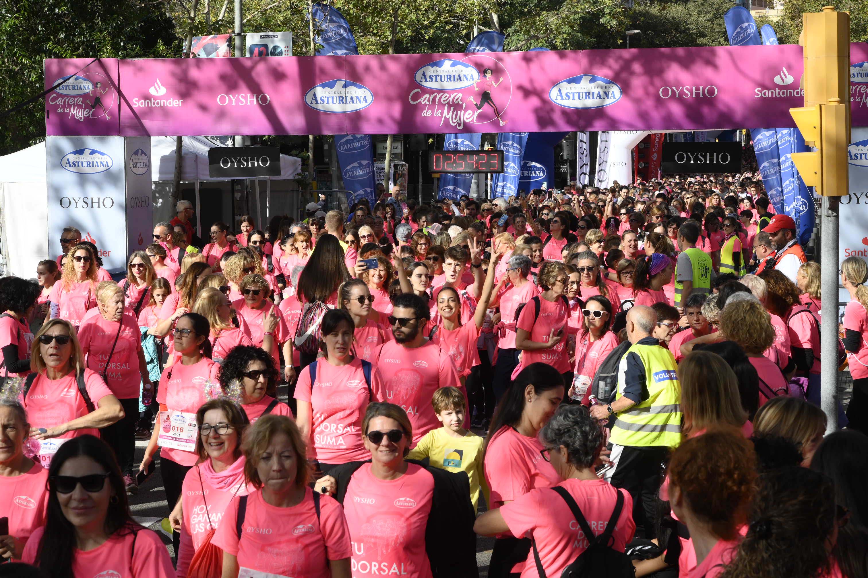 Las mejores fotos de la Carrera de la Mujer de Barcelona 2023. 8133