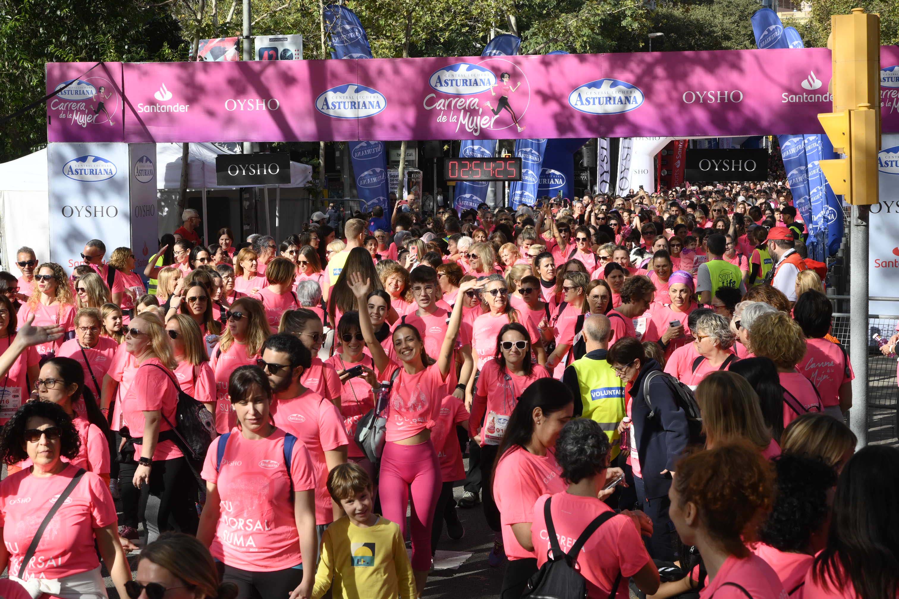 Las mejores fotos de la Carrera de la Mujer de Barcelona 2023. 8134