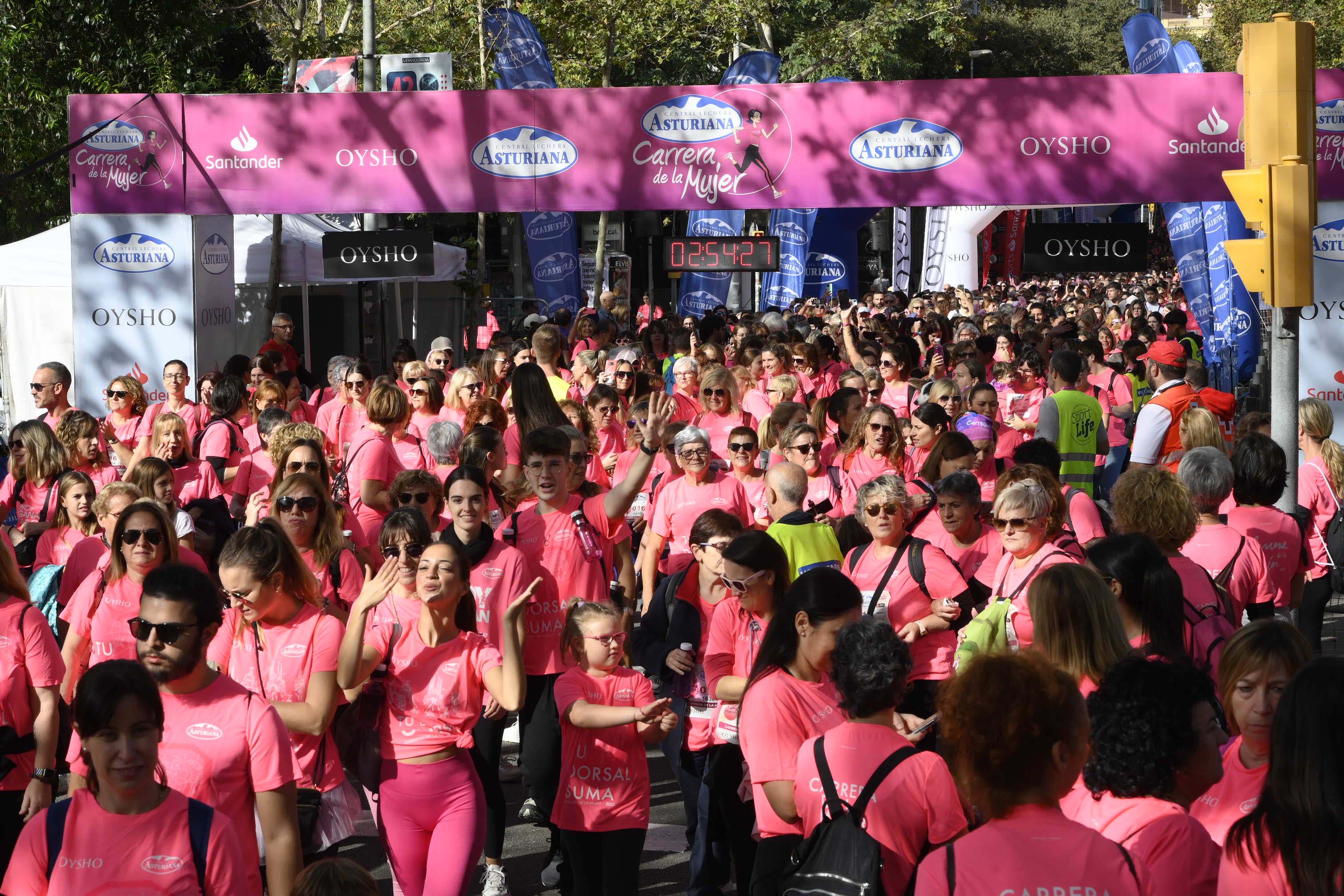 Las mejores fotos de la Carrera de la Mujer de Barcelona 2023. 8135