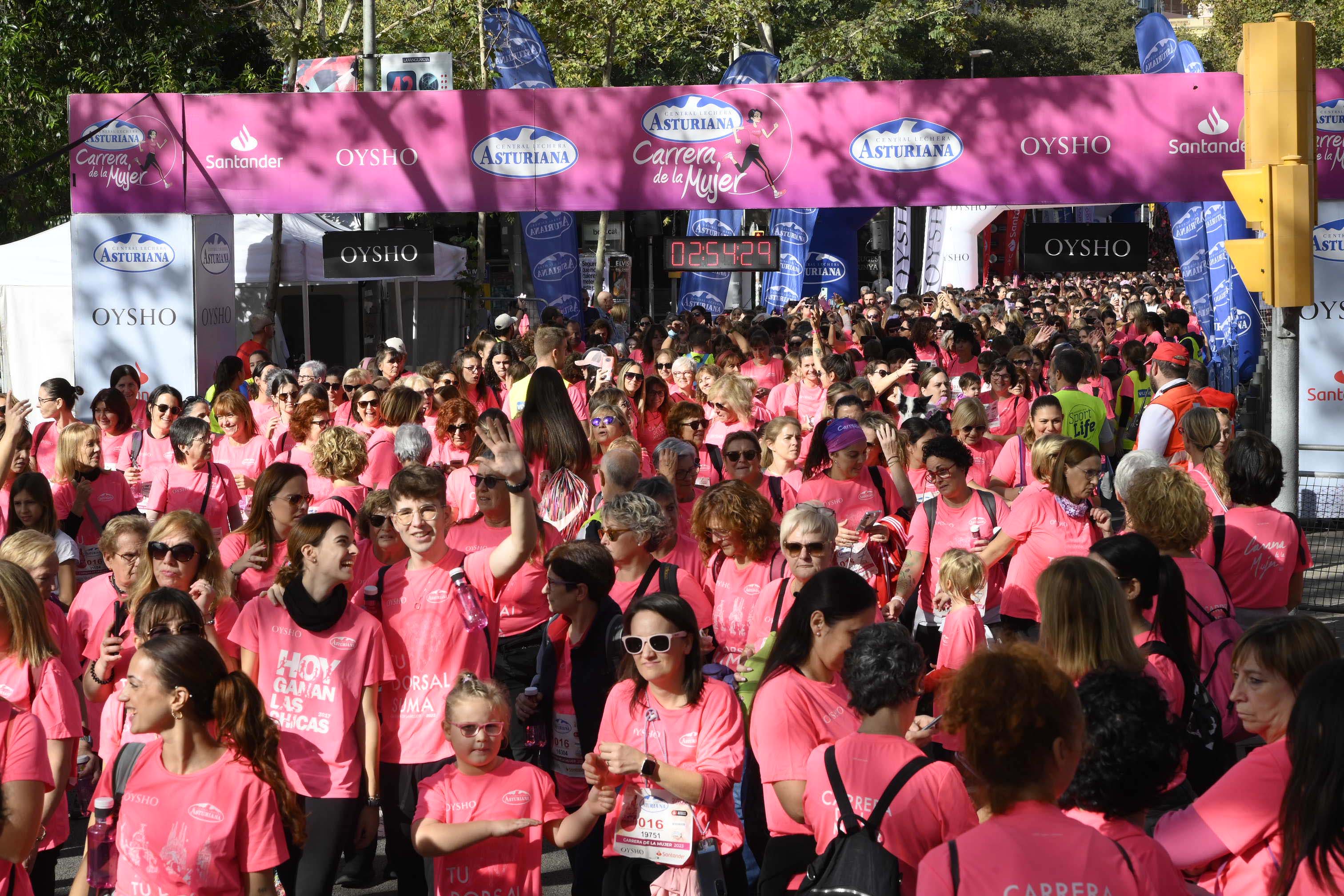 Las mejores fotos de la Carrera de la Mujer de Barcelona 2023. 8136