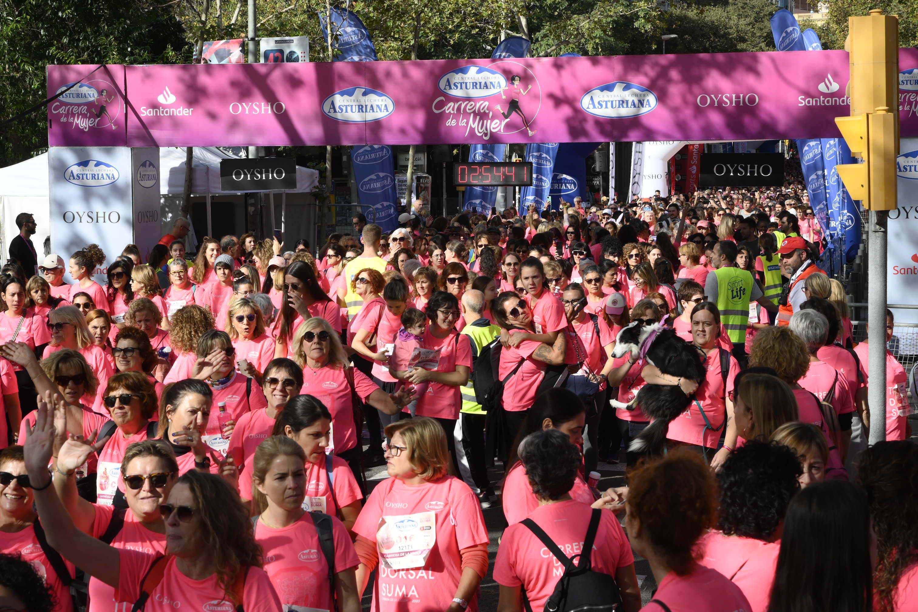 Las mejores fotos de la Carrera de la Mujer de Barcelona 2023. 8142