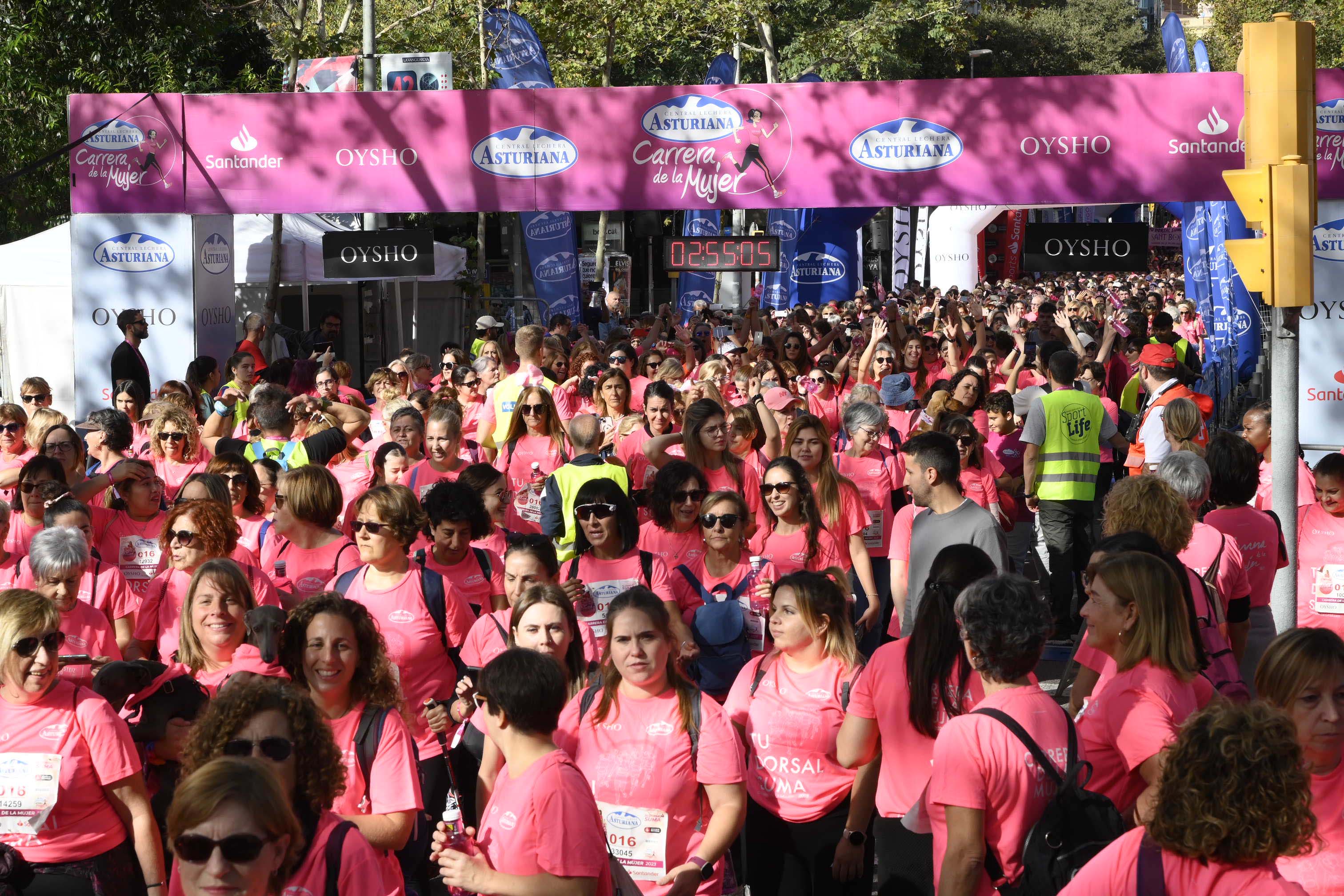 Las mejores fotos de la Carrera de la Mujer de Barcelona 2023. 8154