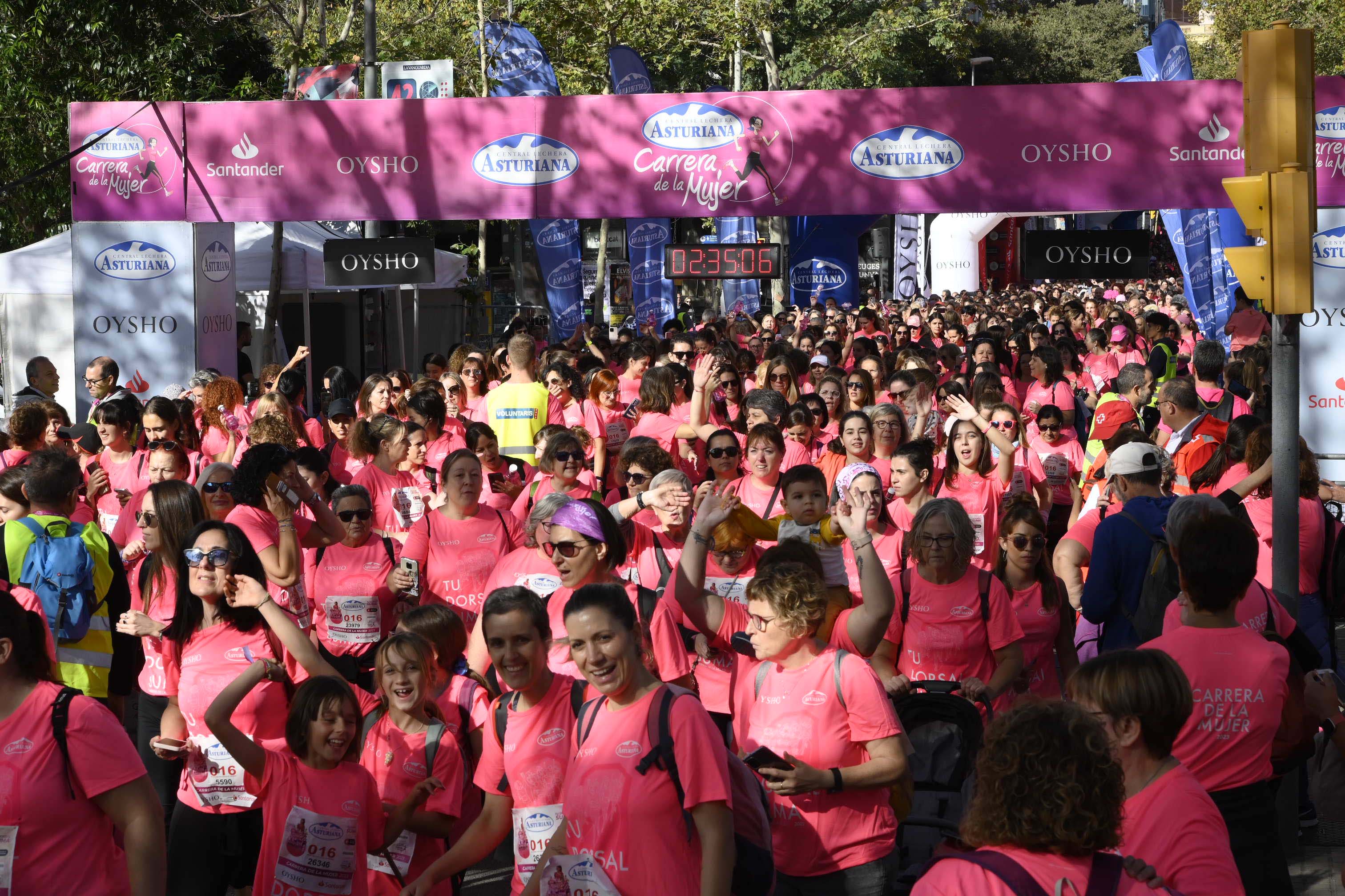 Las mejores fotos de la Carrera de la Mujer de Barcelona 2023. 7576