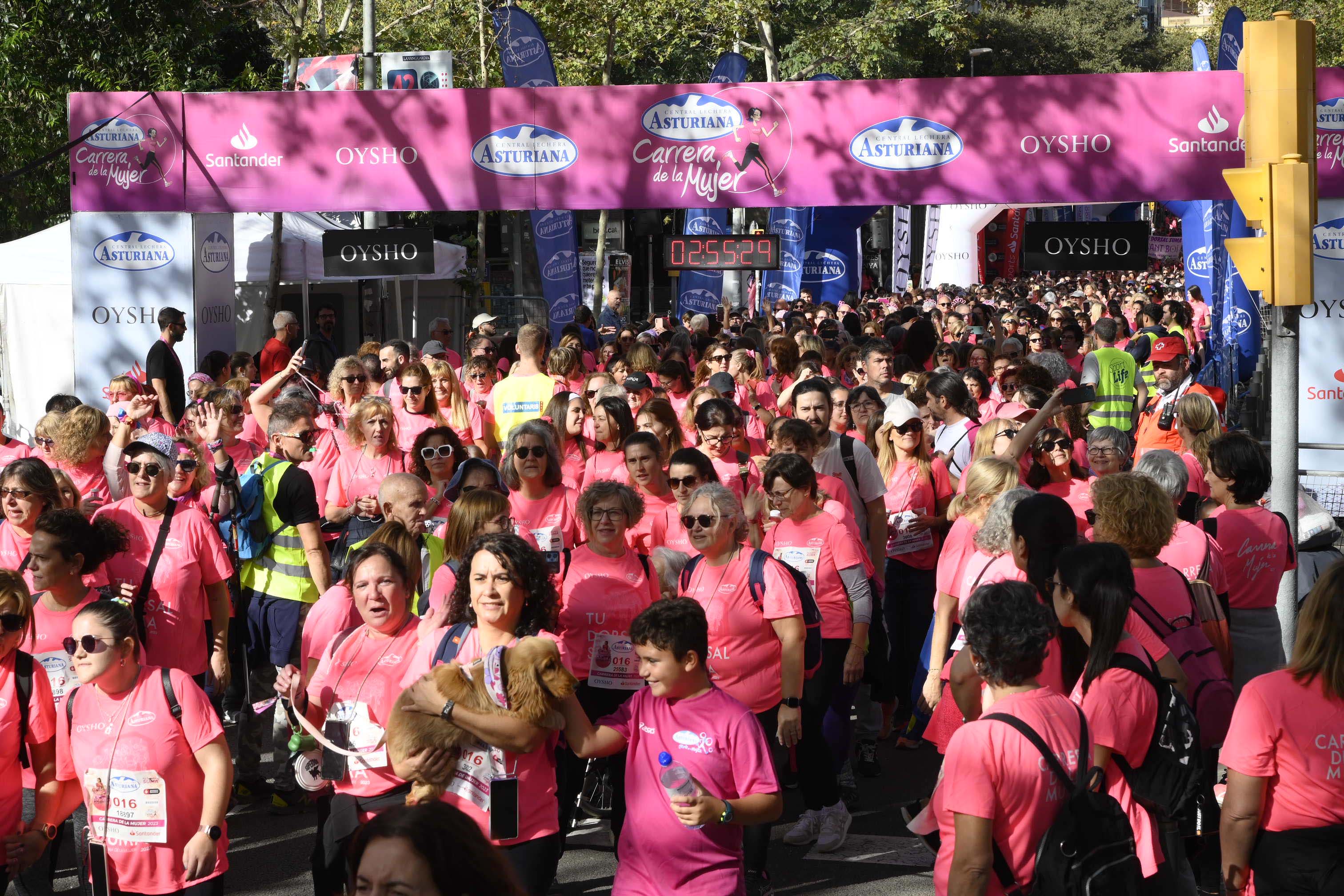 Las mejores fotos de la Carrera de la Mujer de Barcelona 2023. 8166