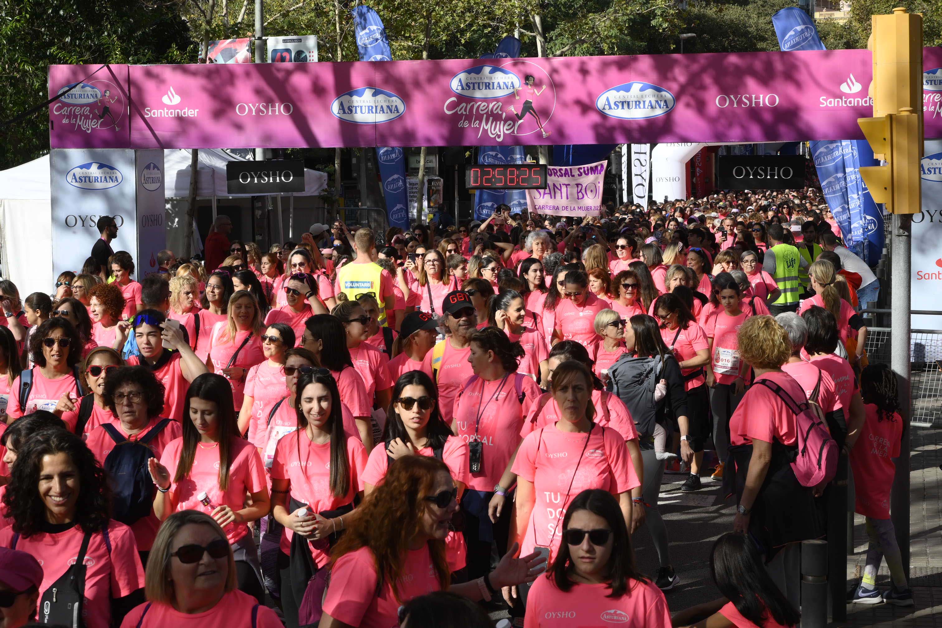 Las mejores fotos de la Carrera de la Mujer de Barcelona 2023. 8254