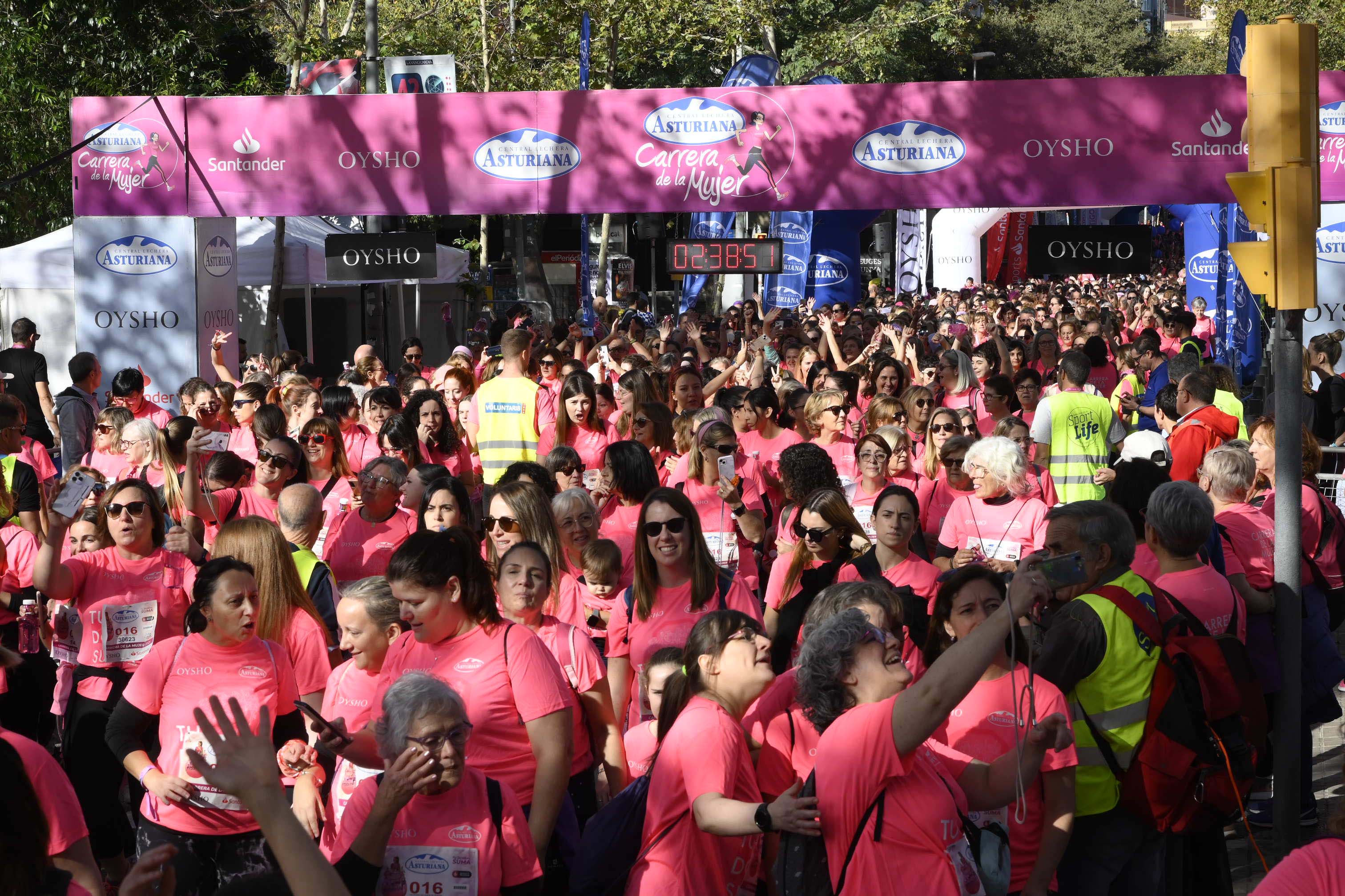 Las mejores fotos de la Carrera de la Mujer de Barcelona 2023. 7671