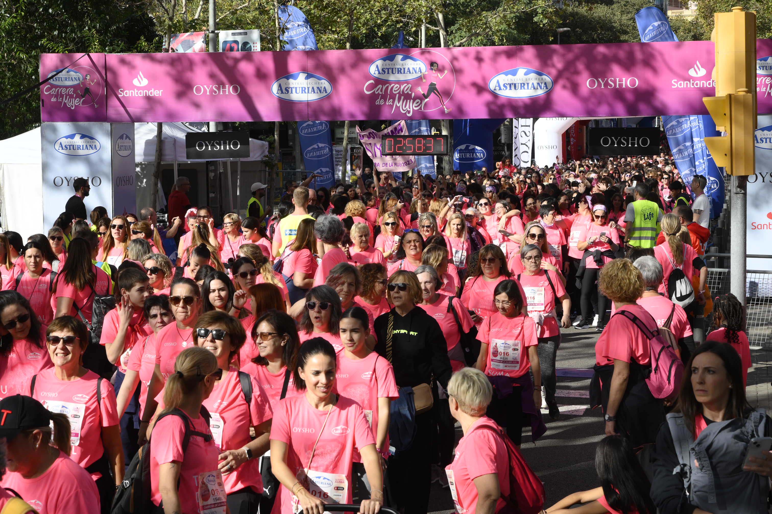 Las mejores fotos de la Carrera de la Mujer de Barcelona 2023. 8260