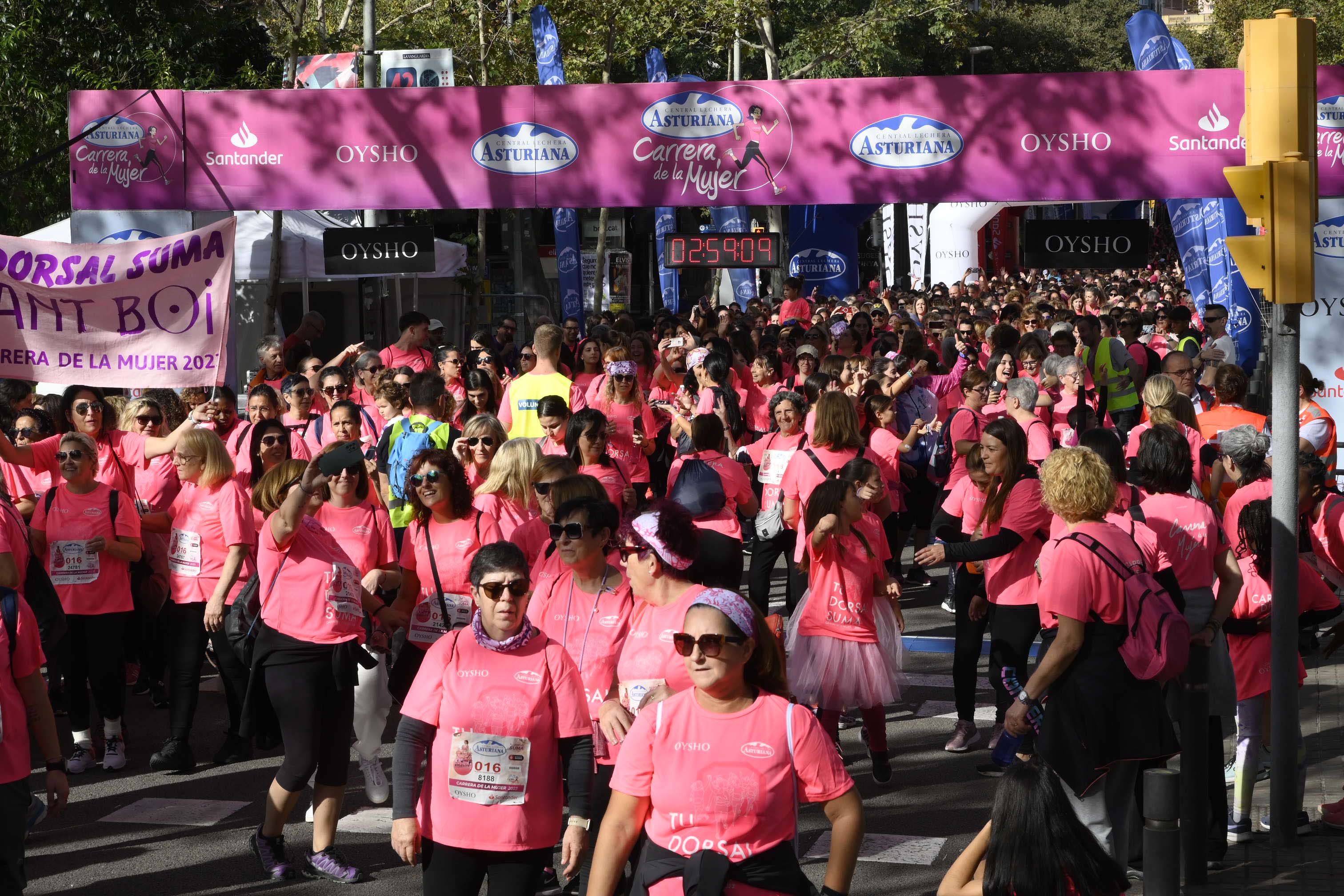 Las mejores fotos de la Carrera de la Mujer de Barcelona 2023. 8276