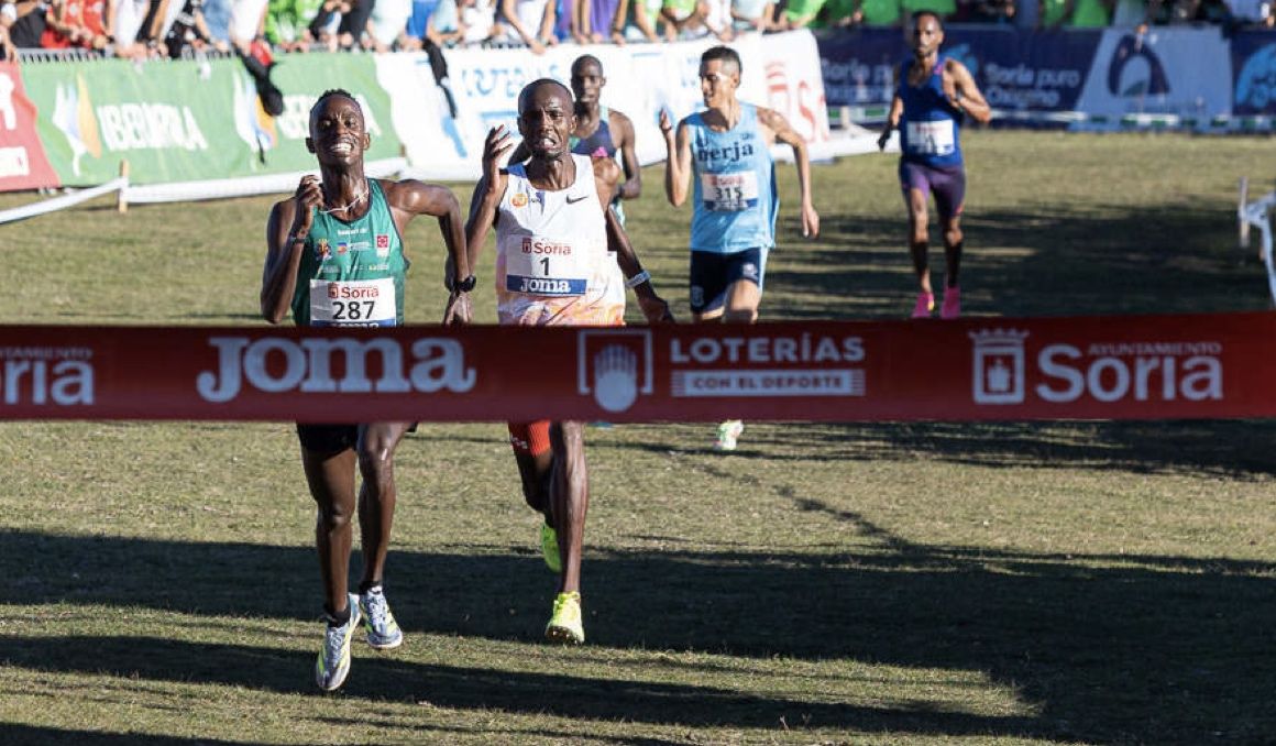 Rodrigue Kwizera a punto de imponerse en el Cross de Soria 2023 y aportando al máximo con su club el Playas de Castellón. DESDESORIA. Rodrigue Kwizera a punto de imponerse en el Cross de Soria 2023 y aportando al máximo con su club el Playas de Castellón. DESDESORIA.