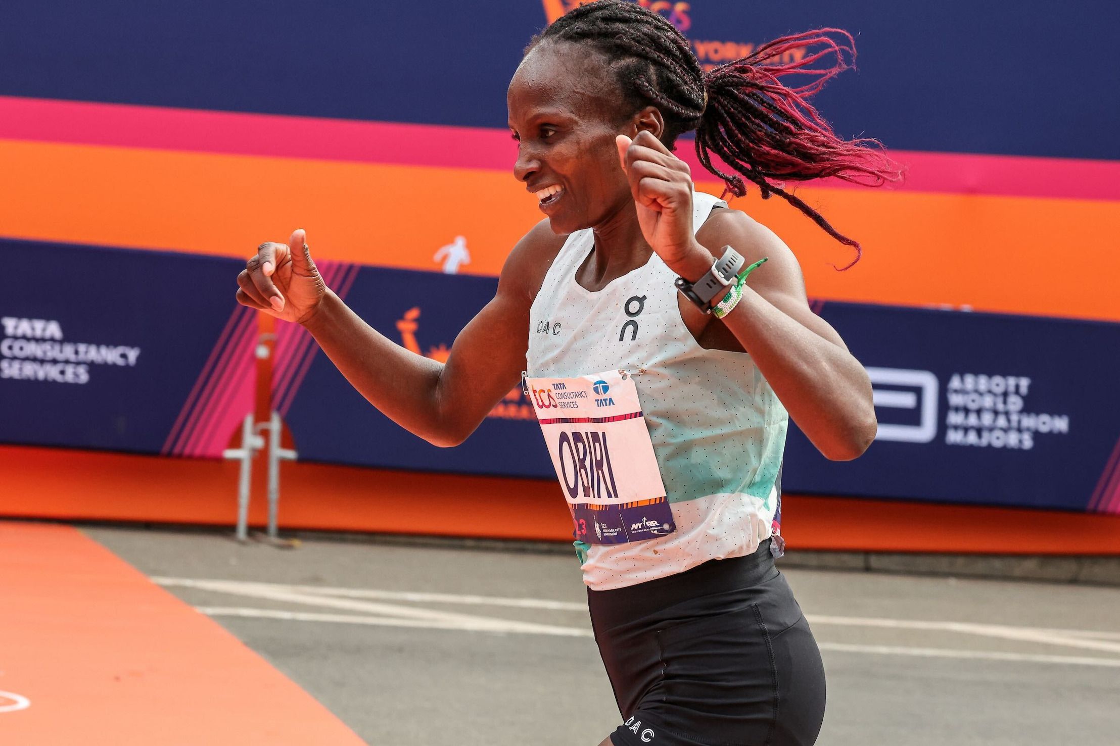 Hellen Obiri ganando en Central Park el Maratón de Nueva York 2023.