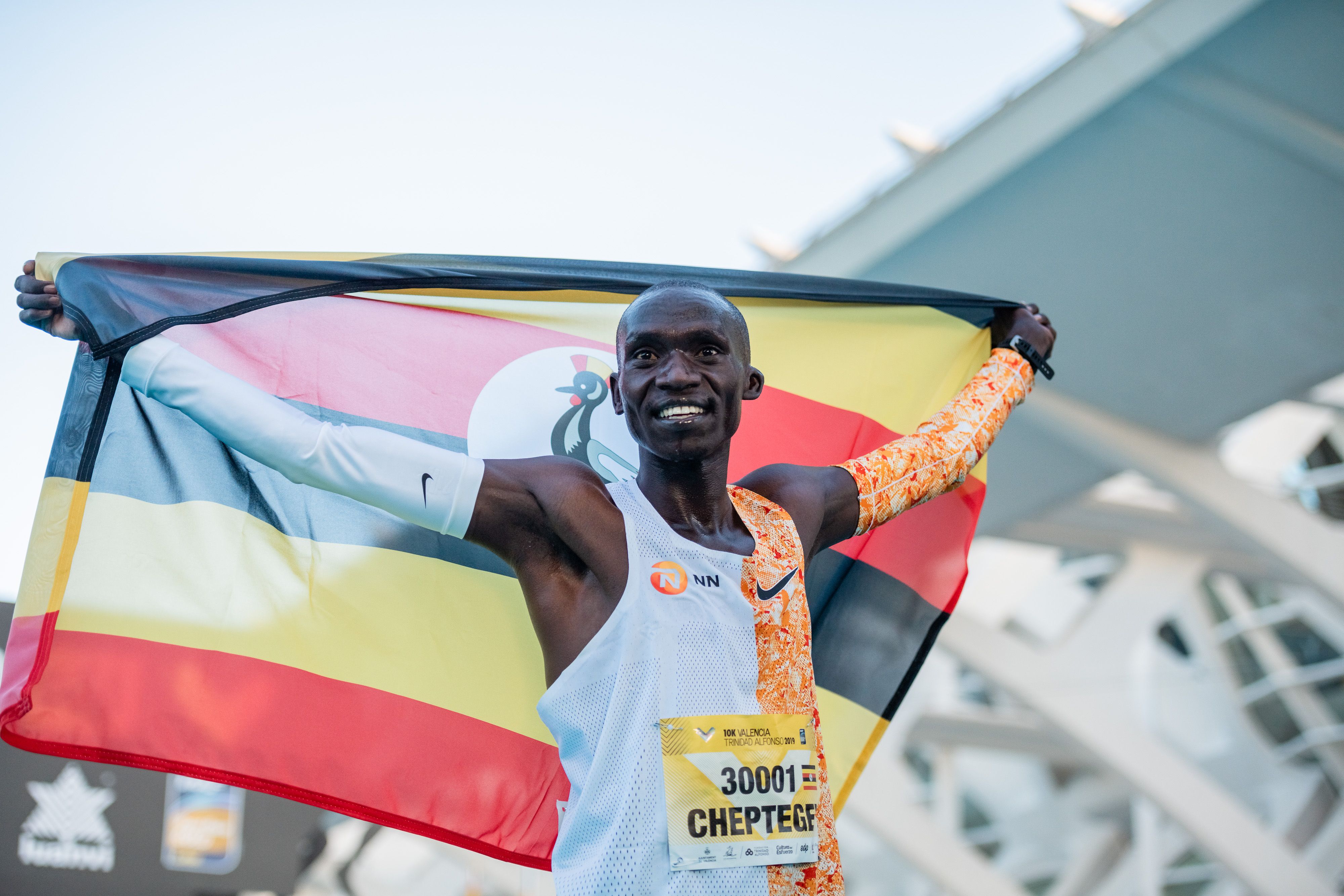 Joshua Cheptegei encabeza la lista de élite del Maratón de Valencia 2023 que podrá seguirse por televisión y en streaming online. SPORTMEDIA.