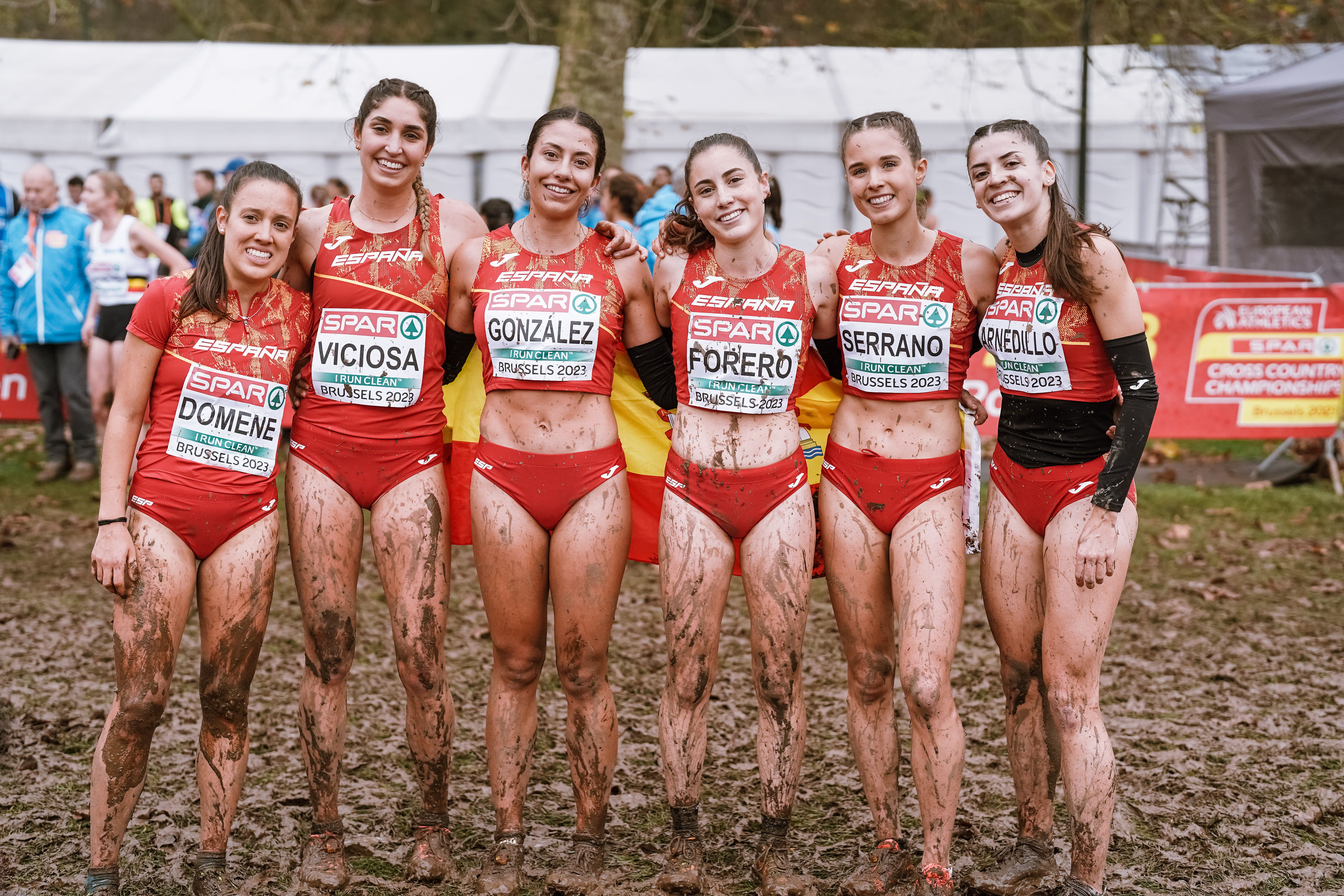 Las chicas del equipo Sub 23 lograron la medalla de bronce por equipos comandadas por Ángela Viciosa y María Forero, que fueron cuarta y sexta respectivamente. SPORTMEDIA.
