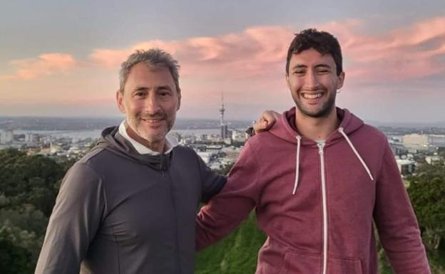 Ángel y Carlos Basas, fisioterapeutas españoles, murieron en un accidente de tráfico en Nueva Zelanda. Ángel y Carlos Basas, fisioterapeutas españoles, murieron en un accidente de tráfico en Nueva Zelanda.