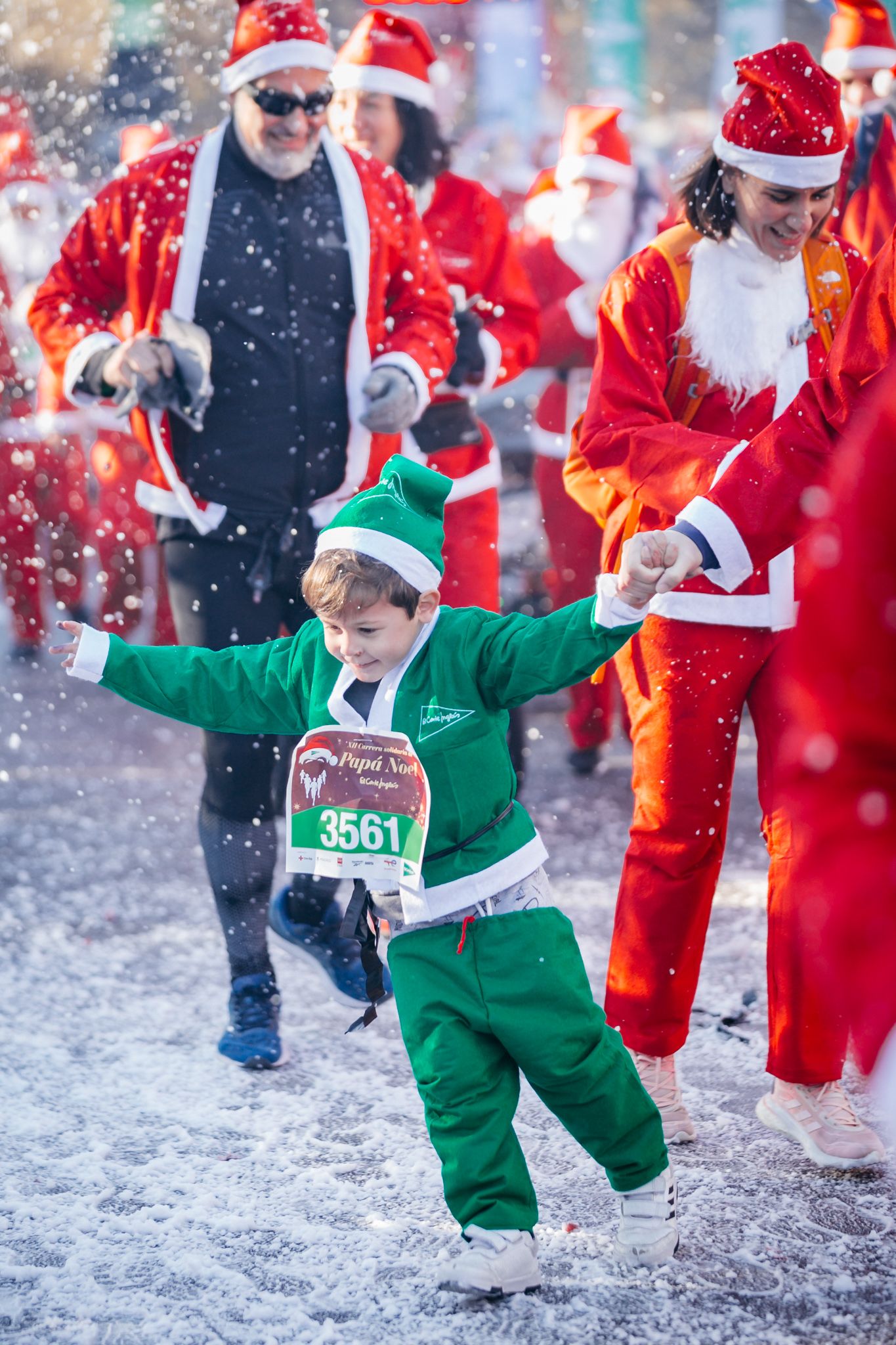 Las 50 mejores fotos de la Carrera de Papá Noel El Corte Inglés 2023. 19