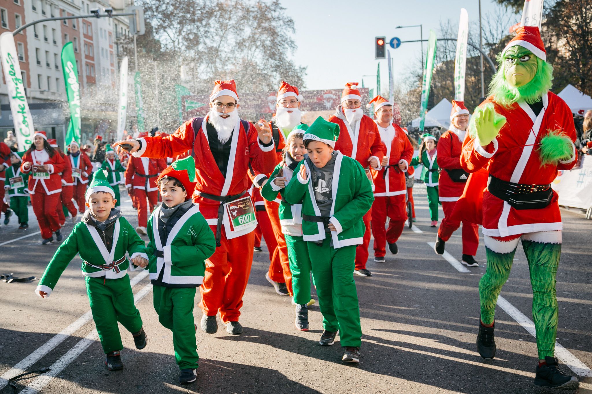 Las 50 mejores fotos de la Carrera de Papá Noel El Corte Inglés 2023. 25