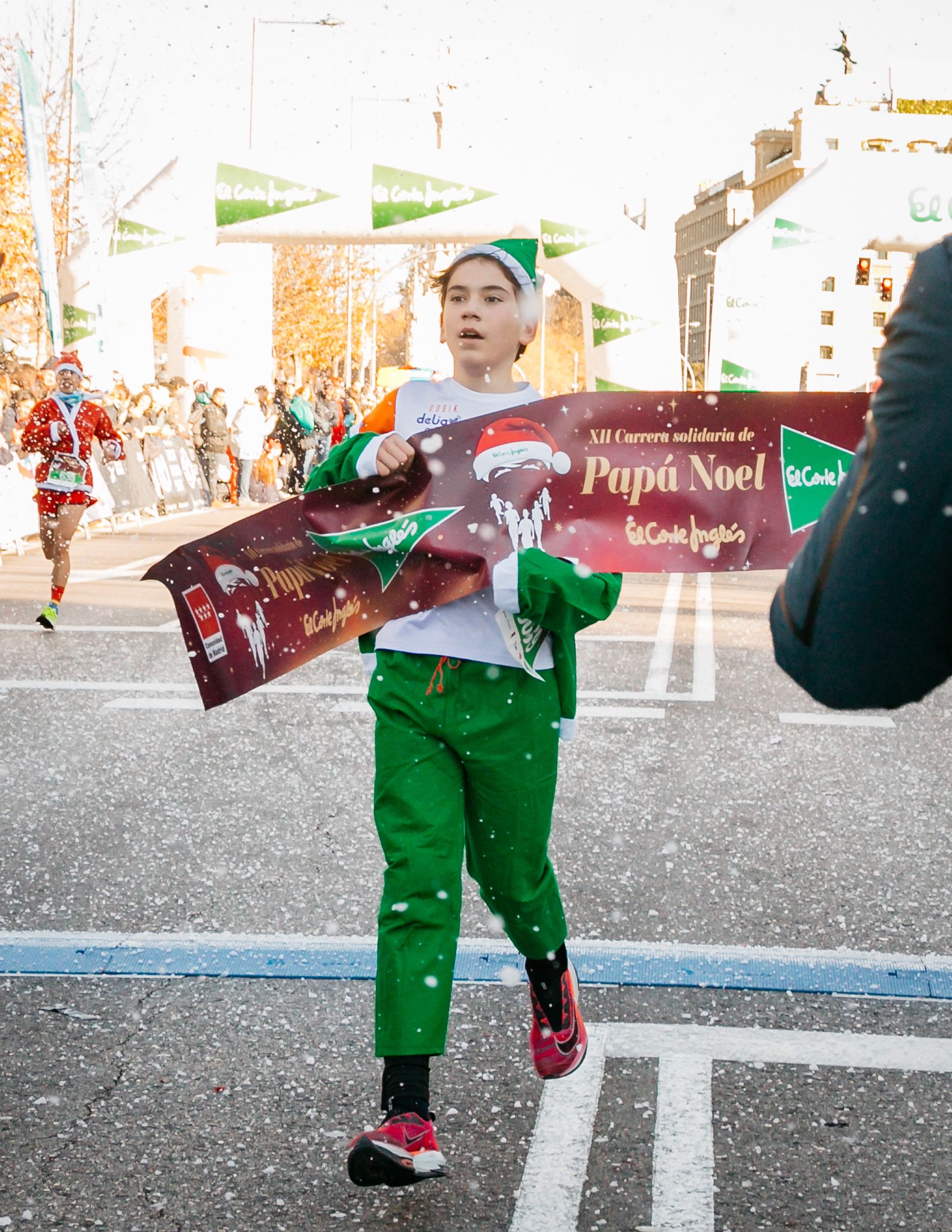 Las 50 mejores fotos de la Carrera de Papá Noel El Corte Inglés 2023. 31