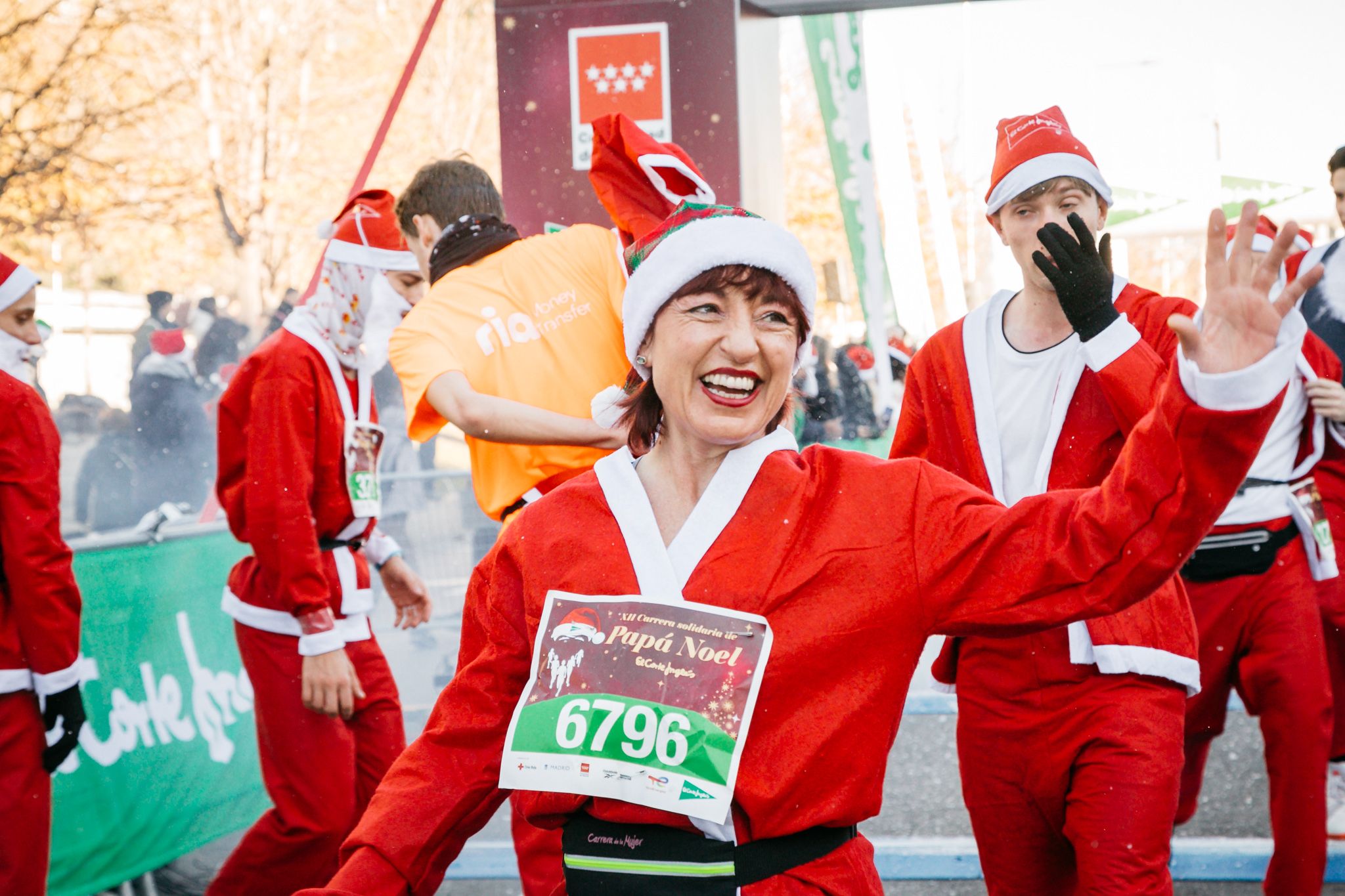 Las 50 mejores fotos de la Carrera de Papá Noel El Corte Inglés 2023. 32