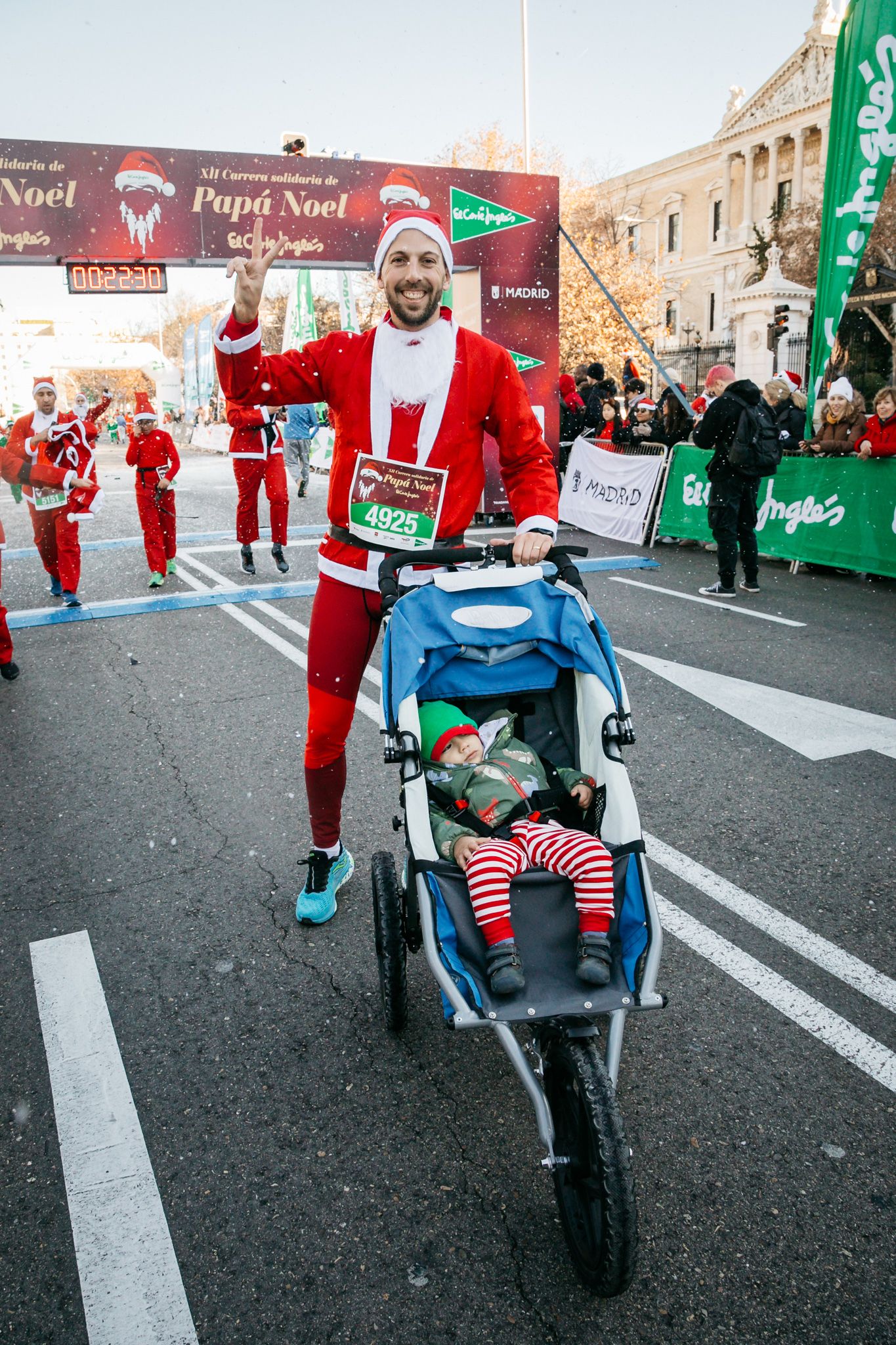 Las 50 mejores fotos de la Carrera de Papá Noel El Corte Inglés 2023. 33