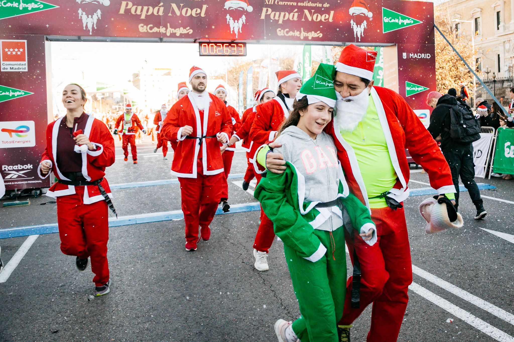 Las 50 mejores fotos de la Carrera de Papá Noel El Corte Inglés 2023. 36
