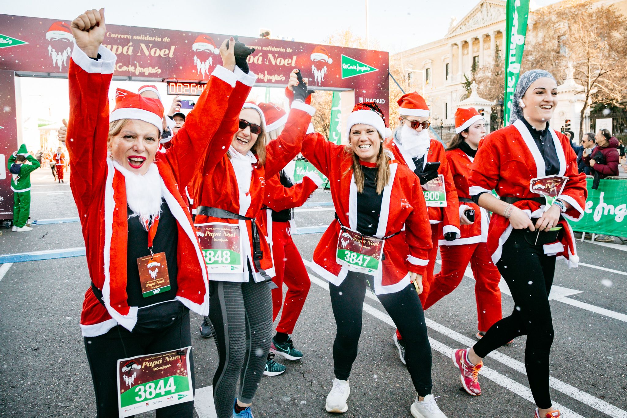 Las 50 mejores fotos de la Carrera de Papá Noel El Corte Inglés 2023. 37