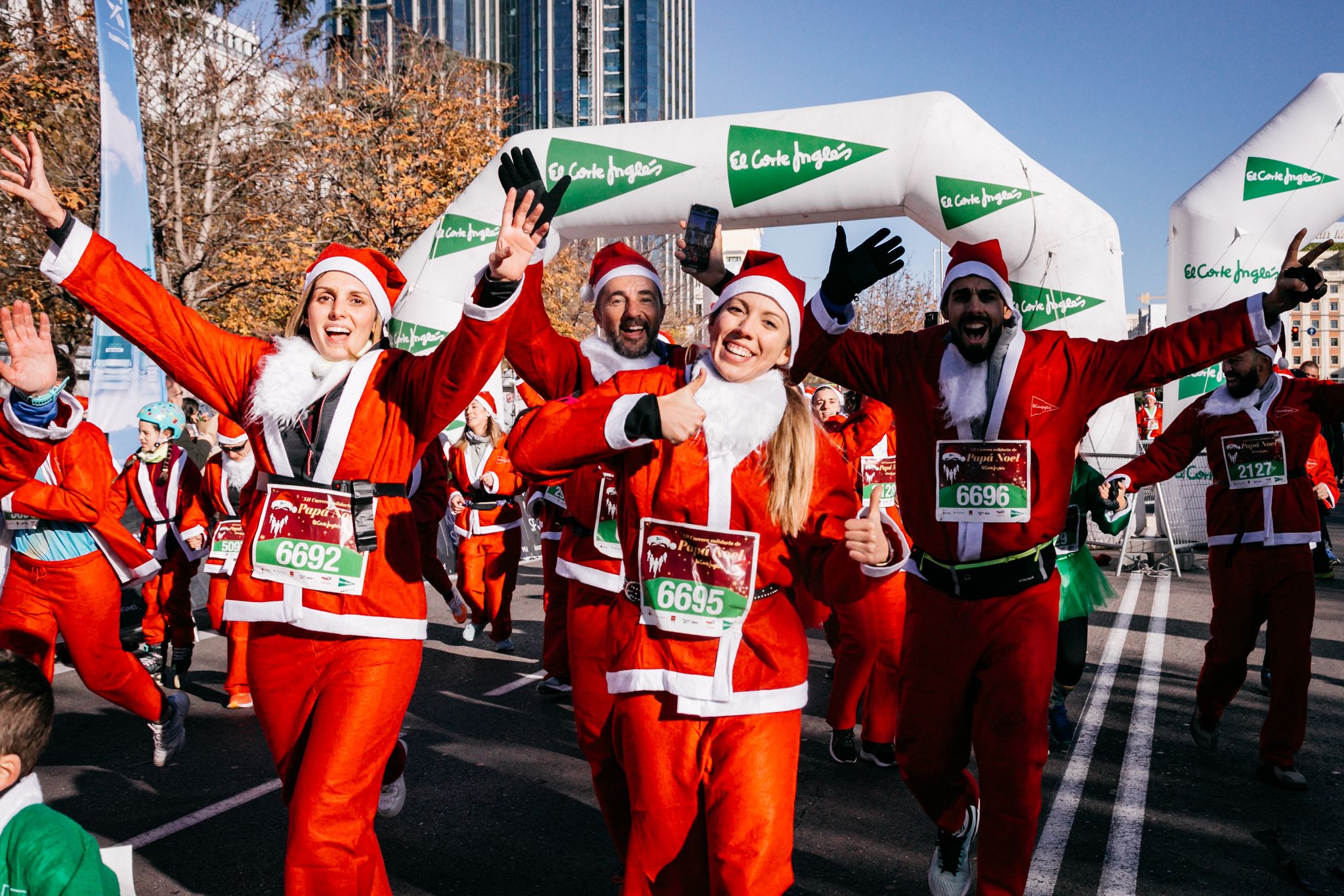Las 50 mejores fotos de la Carrera de Papá Noel El Corte Inglés 2023. 41