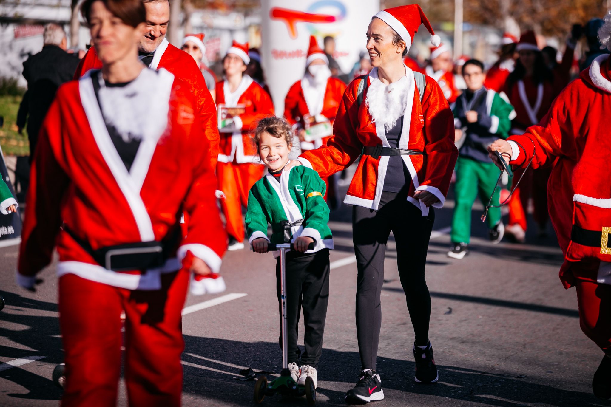 Las 50 mejores fotos de la Carrera de Papá Noel El Corte Inglés 2023. 46
