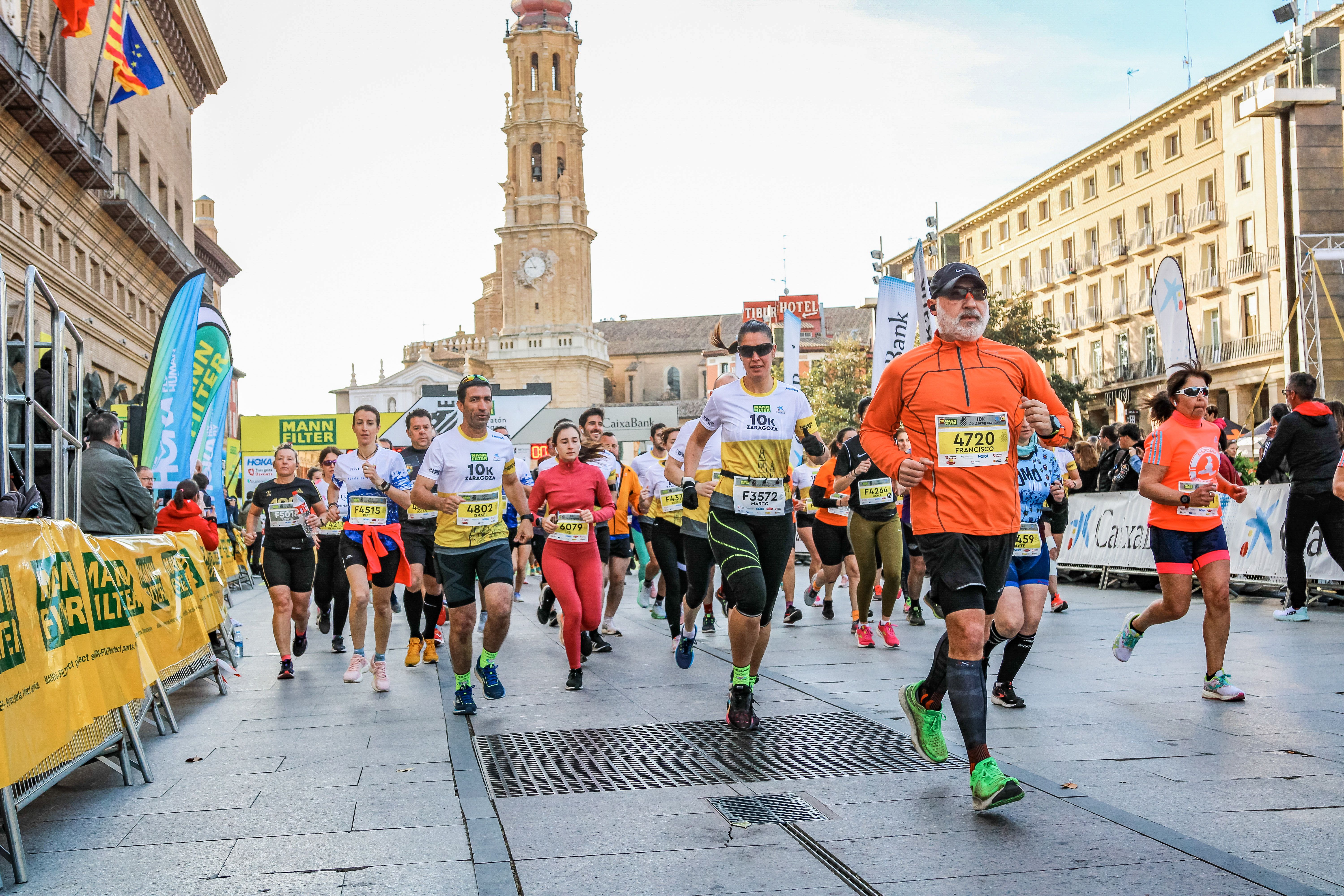 La Plaza de Nuestra Señora de El Pilar es el centro neurálgico del MANN-FILTER Maratón de Zaragoza. KRADVIDEO