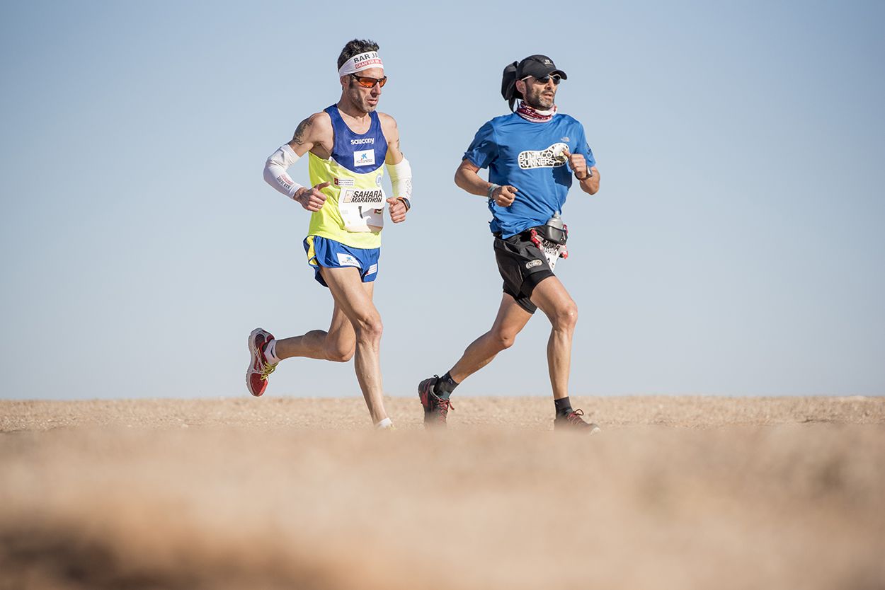 Disfrutar el desierto a la carrera por una causa justa; eso es lo que ofrece esta carrera. SAHARA MARATHON