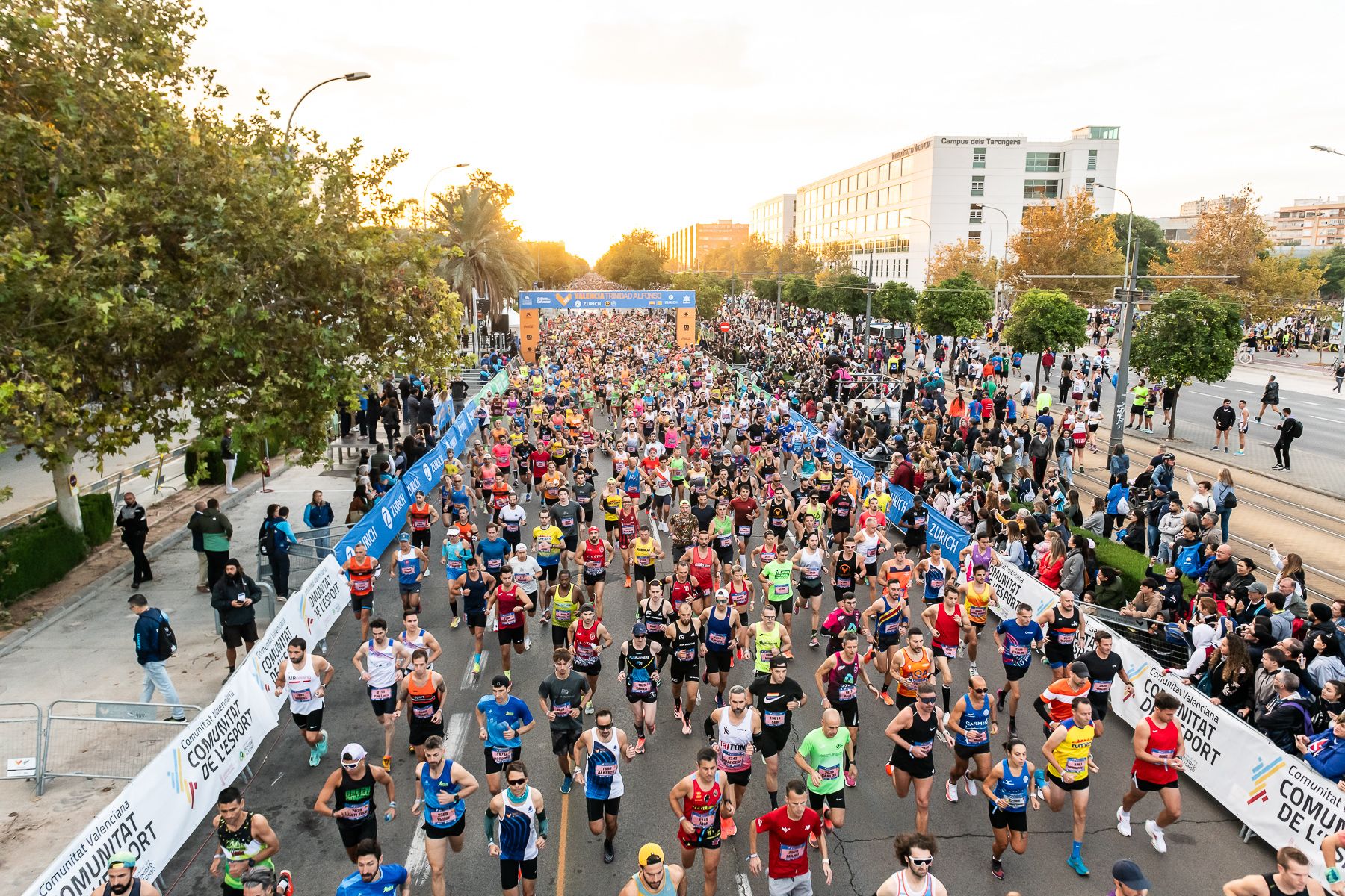 Salida del Medio Maratón Valencia Trinidad Alfonso Zurich, o lo que que es lo mismo: los mejores 21,097 kilómetros del mundo.