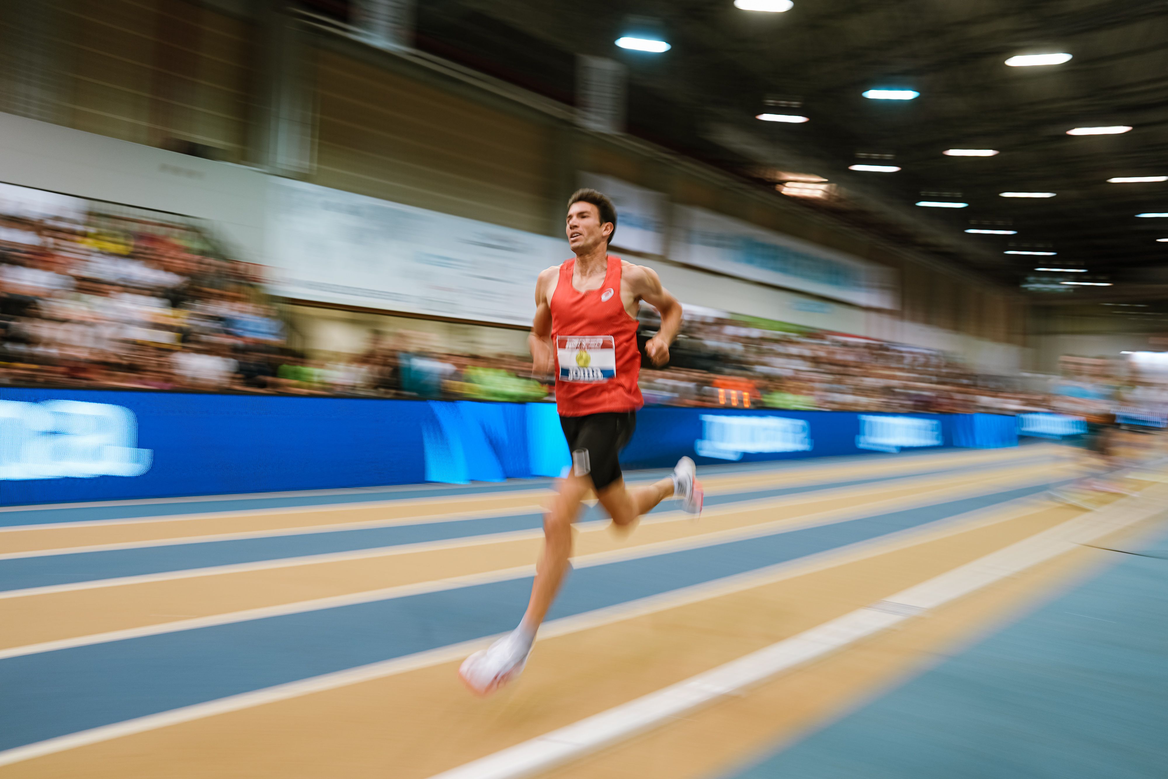 Adel Mechaal fue uno de los grandes nombres de la cita en Ourense logrando un nuevo doblete 1500-3000. SPORTMEDIA.