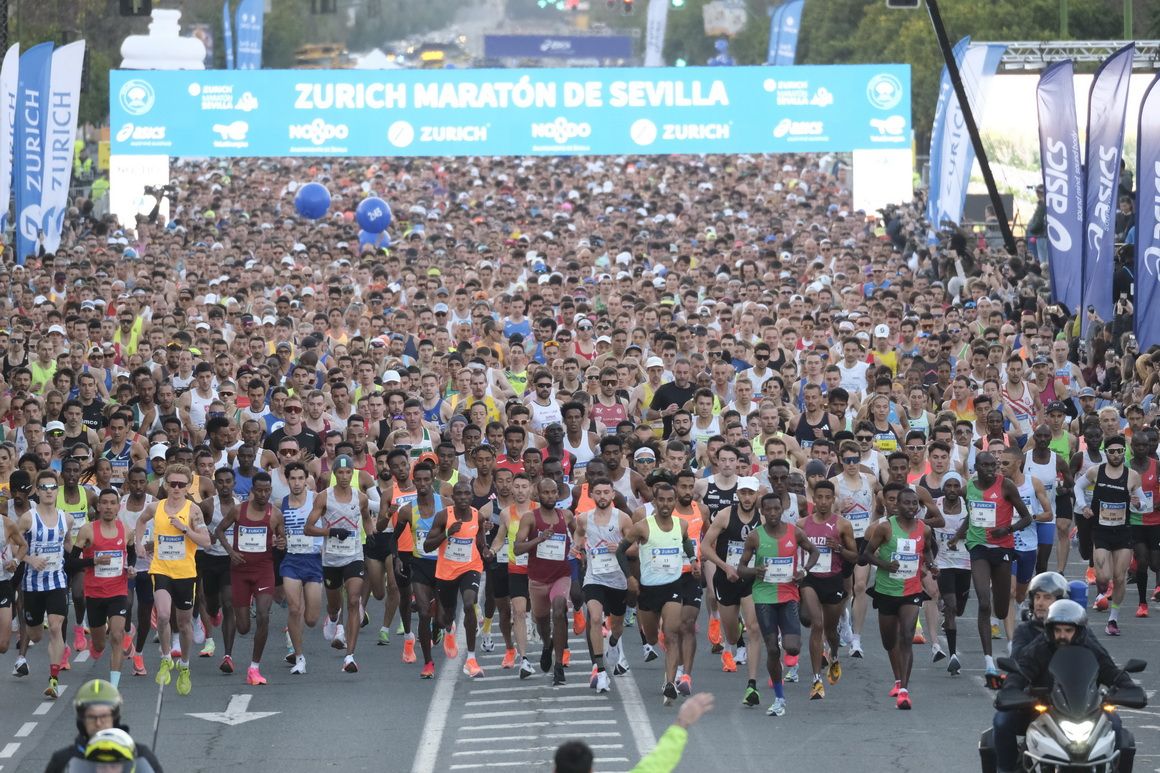 La salida del Maratón de Sevilla 2024, fotografiada por Juanjo Úbeda