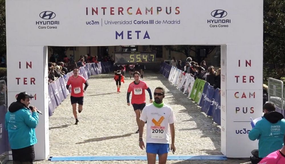 Juanfran de la Cruz (dorsal 2010) saboreando los instantes posteriores a su llegada a meta Juanfran de la Cruz (dorsal 2010) saboreando los instantes posteriores a su llegada a meta