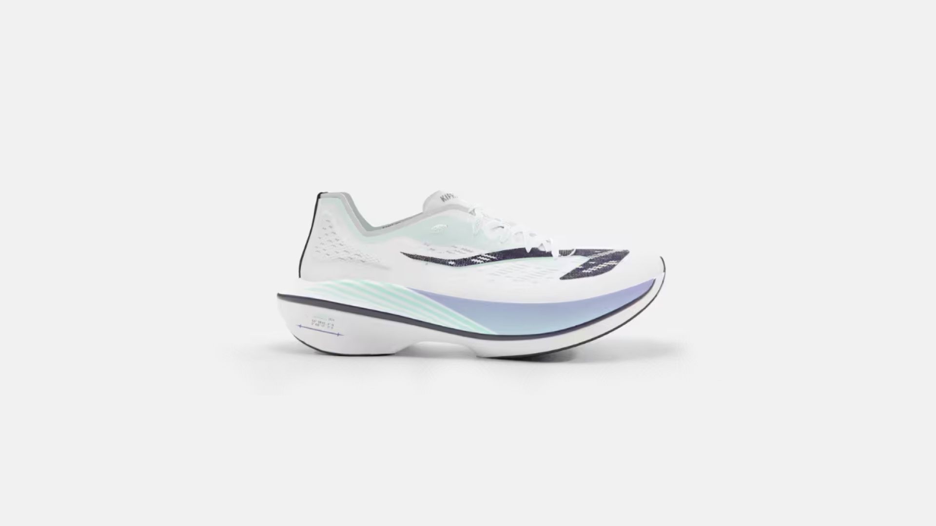 Las nuevas zapatillas de placa de carbono de Decathlon.
