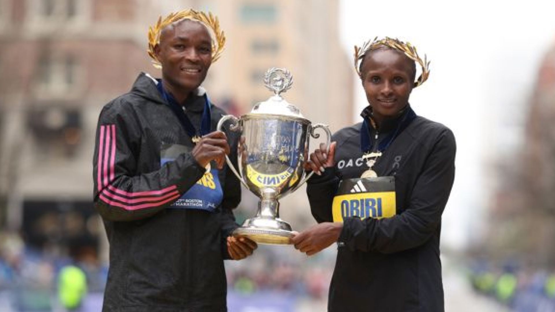Evans Chebet y Hellen Obiri buscan revalidar sus títulos en el Maratón de Boston 2024.