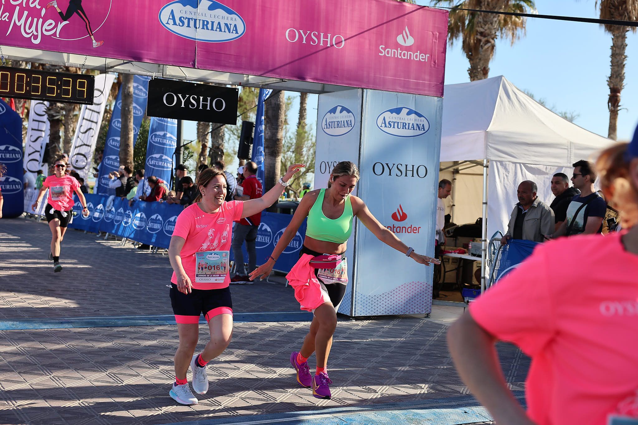 Las mejores fotos de la Carrera de la Mujer Central Lechera Asturiana de Valencia 2024. 0400