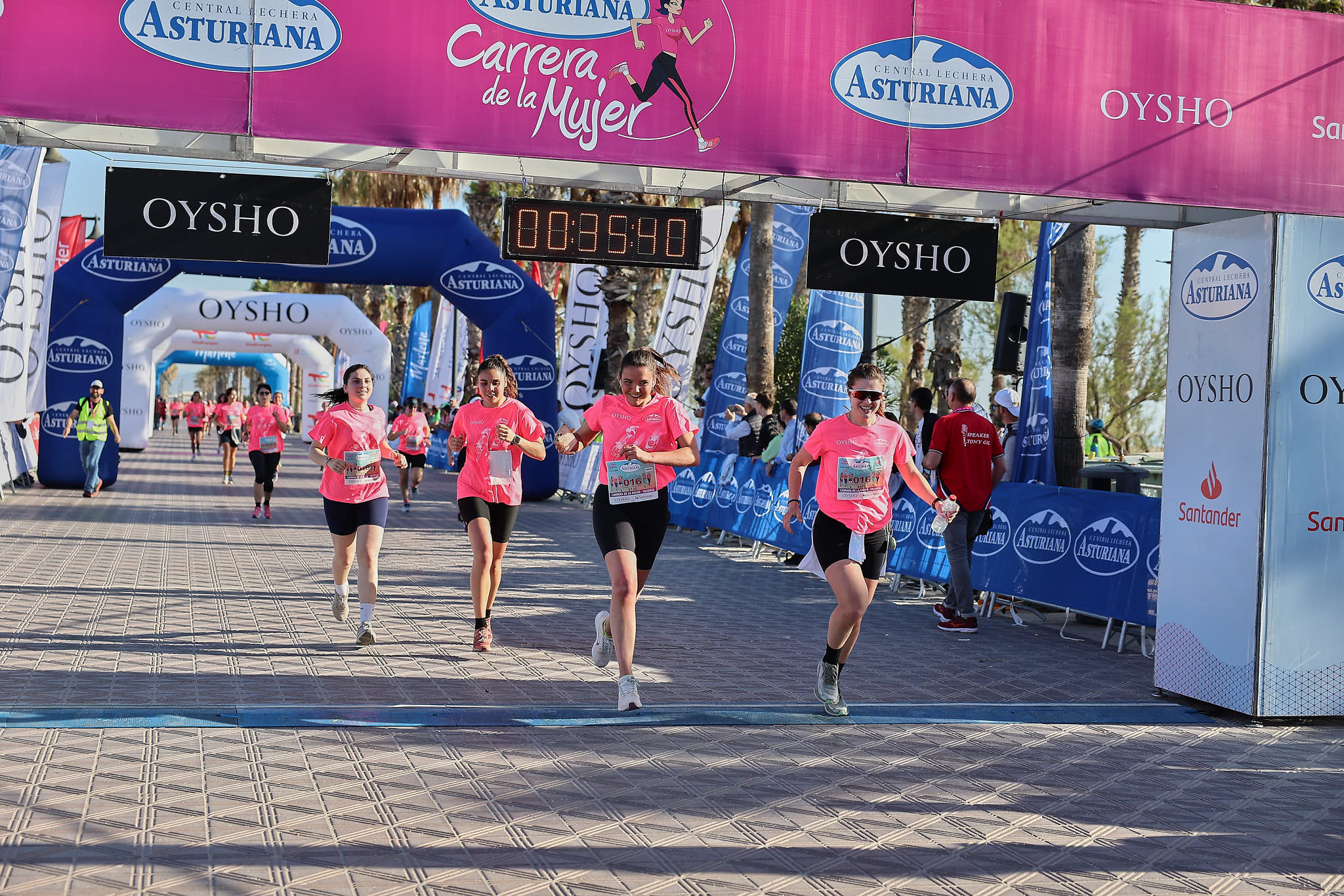 Las mejores fotos de la Carrera de la Mujer Central Lechera Asturiana de Valencia 2024. 0401