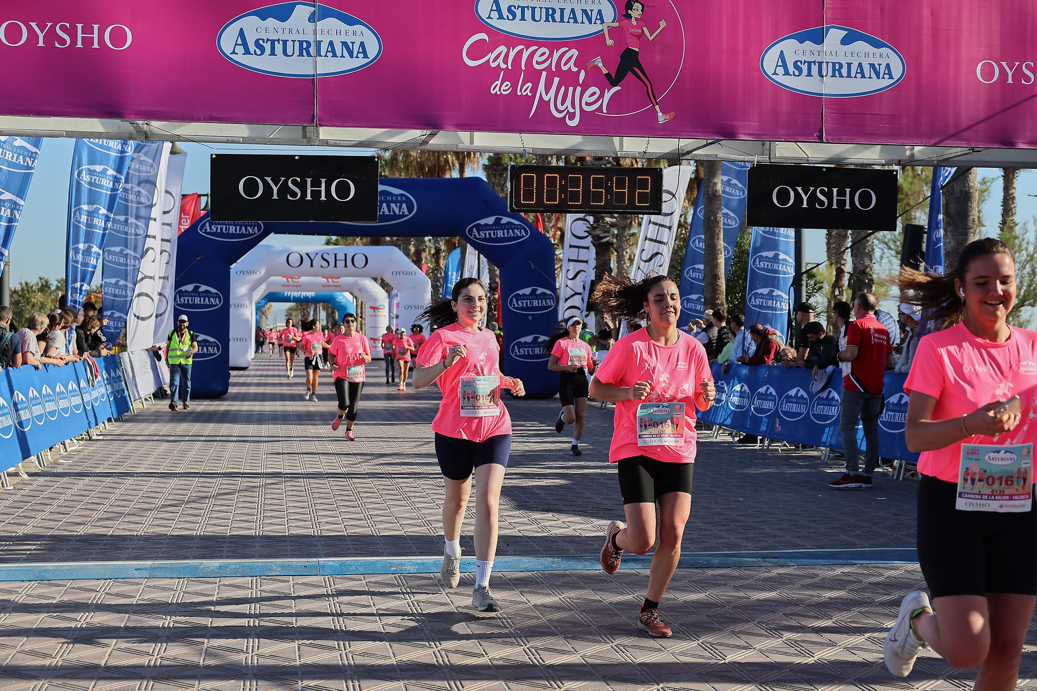 Las mejores fotos de la Carrera de la Mujer Central Lechera Asturiana de Valencia 2024. 0402