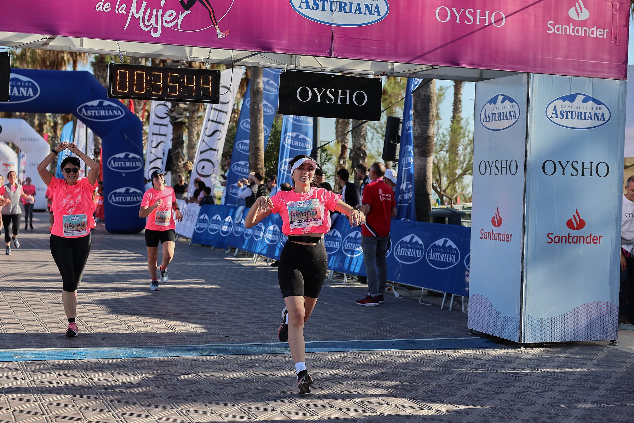 Las mejores fotos de la Carrera de la Mujer Central Lechera Asturiana de Valencia 2024. 0403
