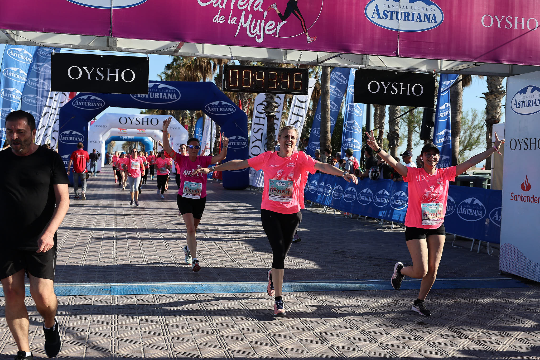 Las mejores fotos de la Carrera de la Mujer Central Lechera Asturiana de Valencia 2024. 0700