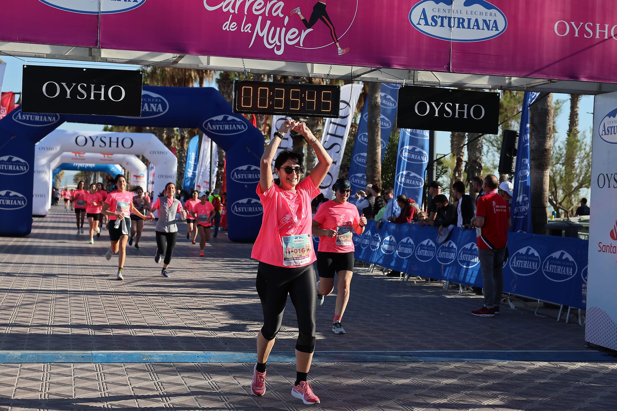 Las mejores fotos de la Carrera de la Mujer Central Lechera Asturiana de Valencia 2024. 0404