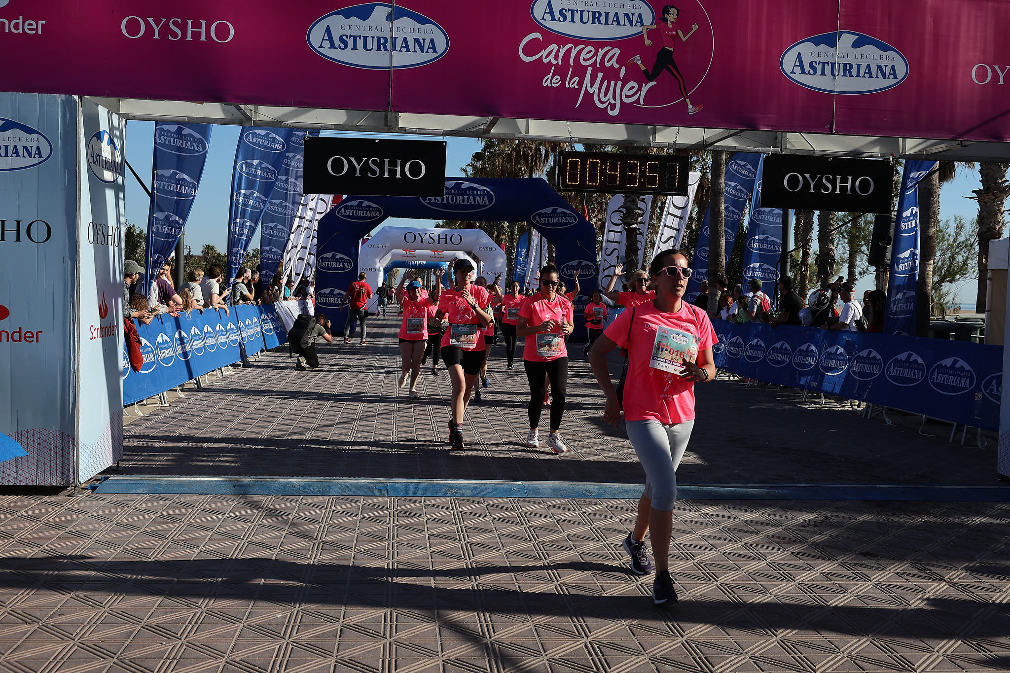 Las mejores fotos de la Carrera de la Mujer Central Lechera Asturiana de Valencia 2024. 0704