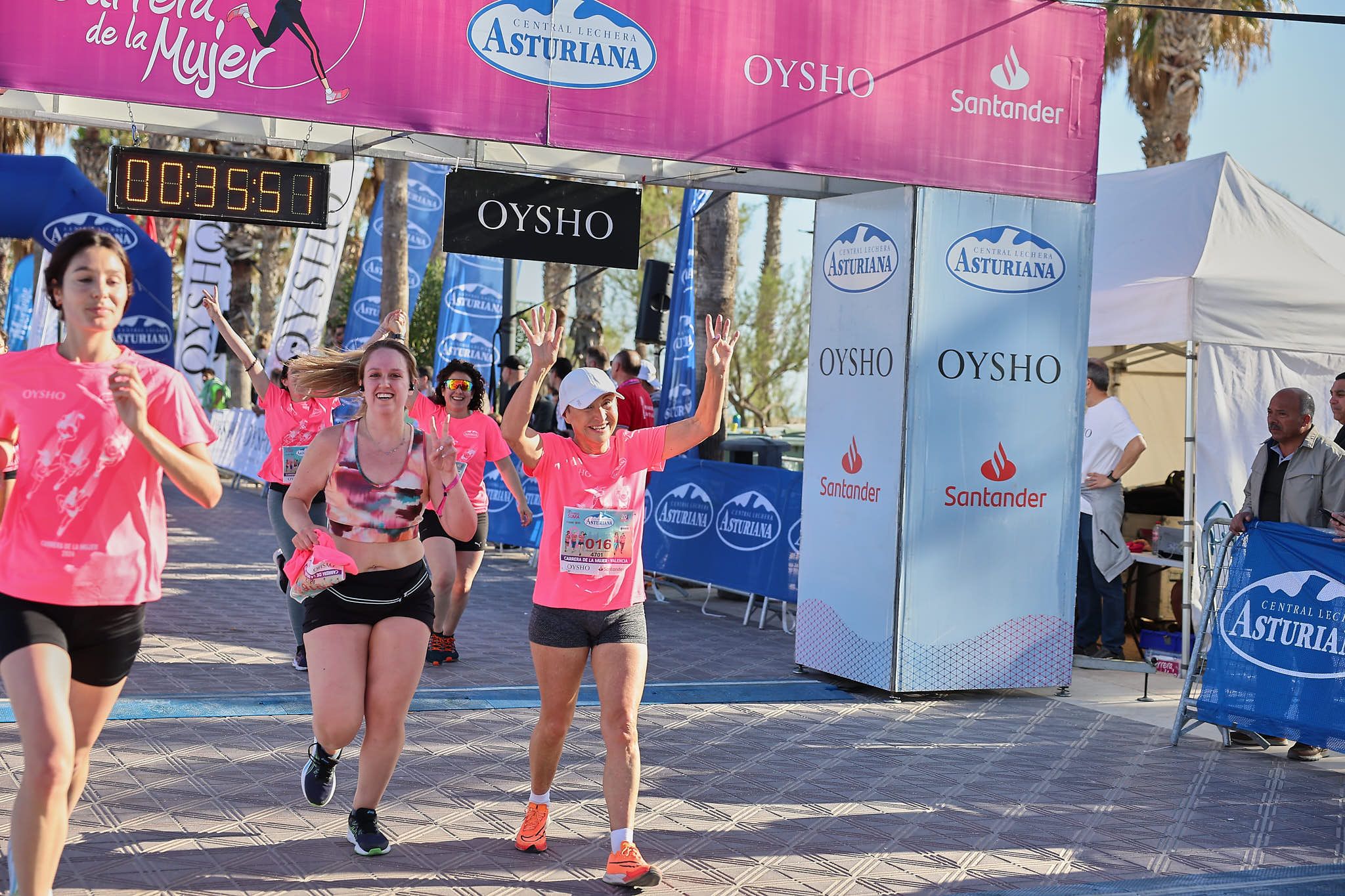Las mejores fotos de la Carrera de la Mujer Central Lechera Asturiana de Valencia 2024. 0409
