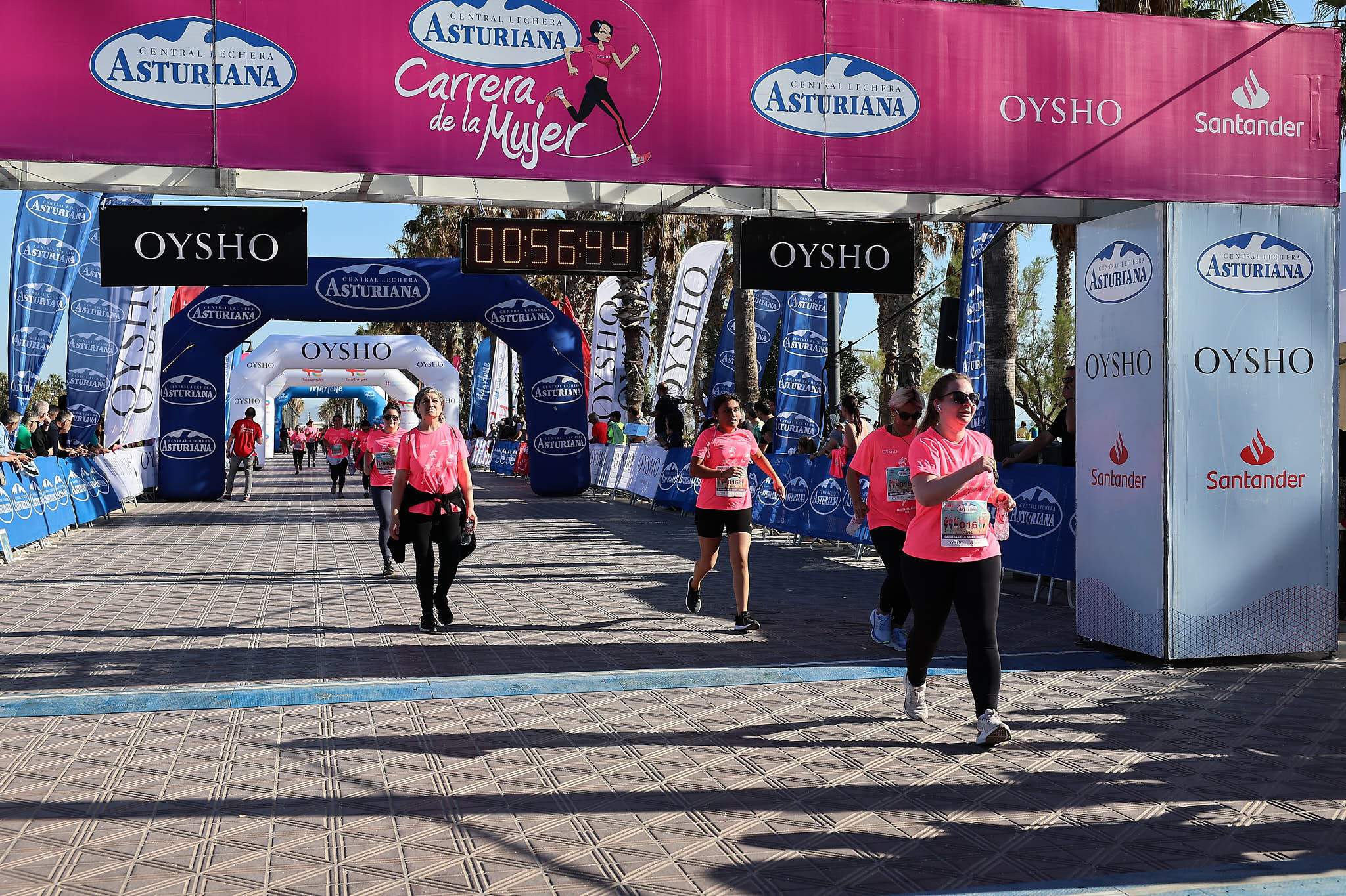 Las mejores fotos de la Carrera de la Mujer Central Lechera Asturiana de Valencia 2024. 1000