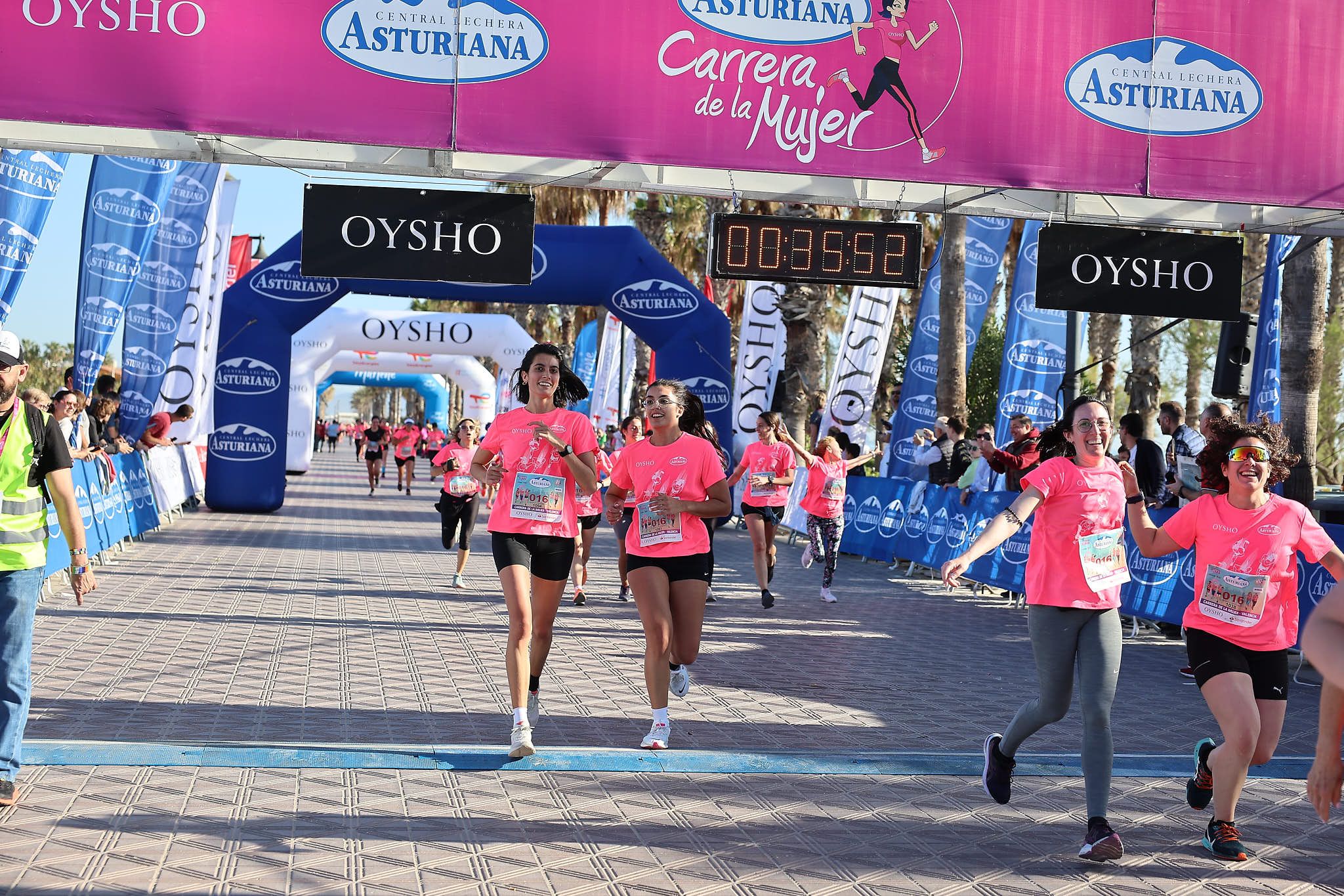 Las mejores fotos de la Carrera de la Mujer Central Lechera Asturiana de Valencia 2024. 0410