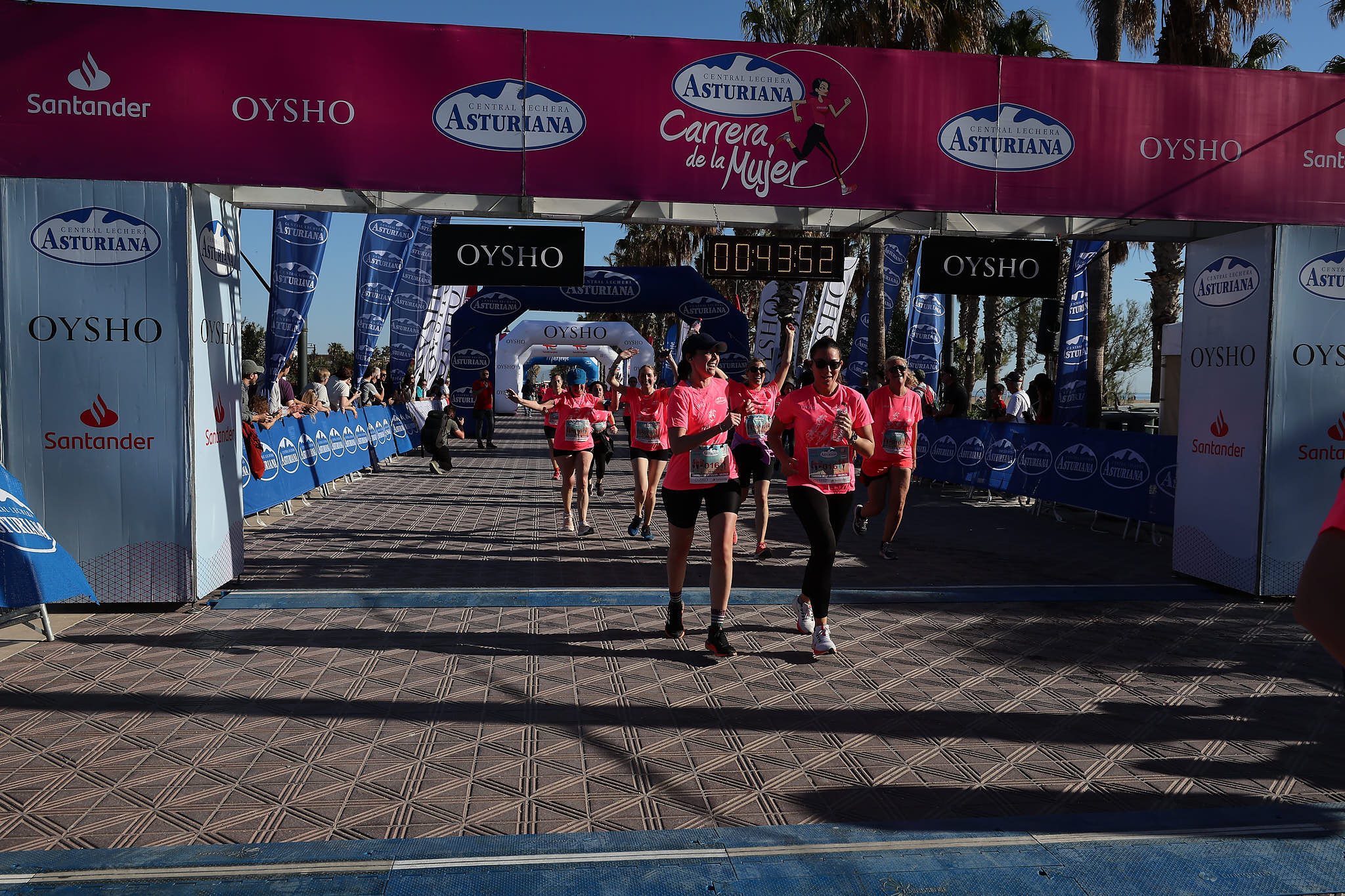 Las mejores fotos de la Carrera de la Mujer Central Lechera Asturiana de Valencia 2024. 0705