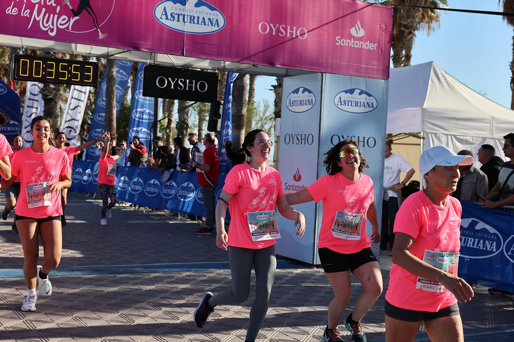 Las mejores fotos de la Carrera de la Mujer Central Lechera Asturiana de Valencia 2024. 0411