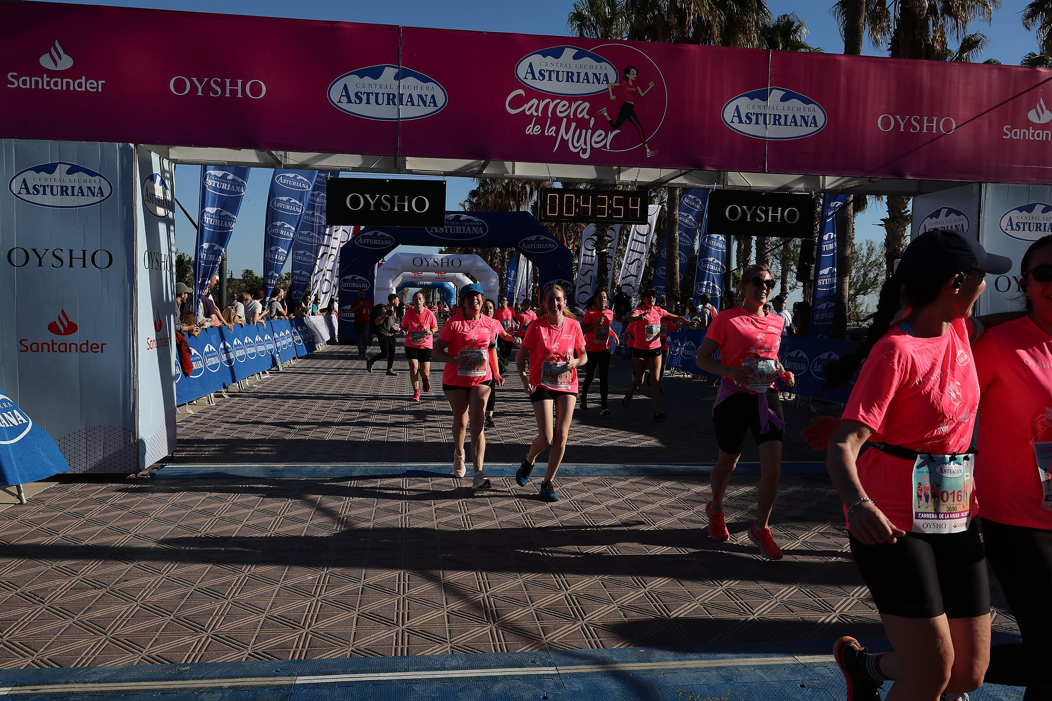 Las mejores fotos de la Carrera de la Mujer Central Lechera Asturiana de Valencia 2024. 0706