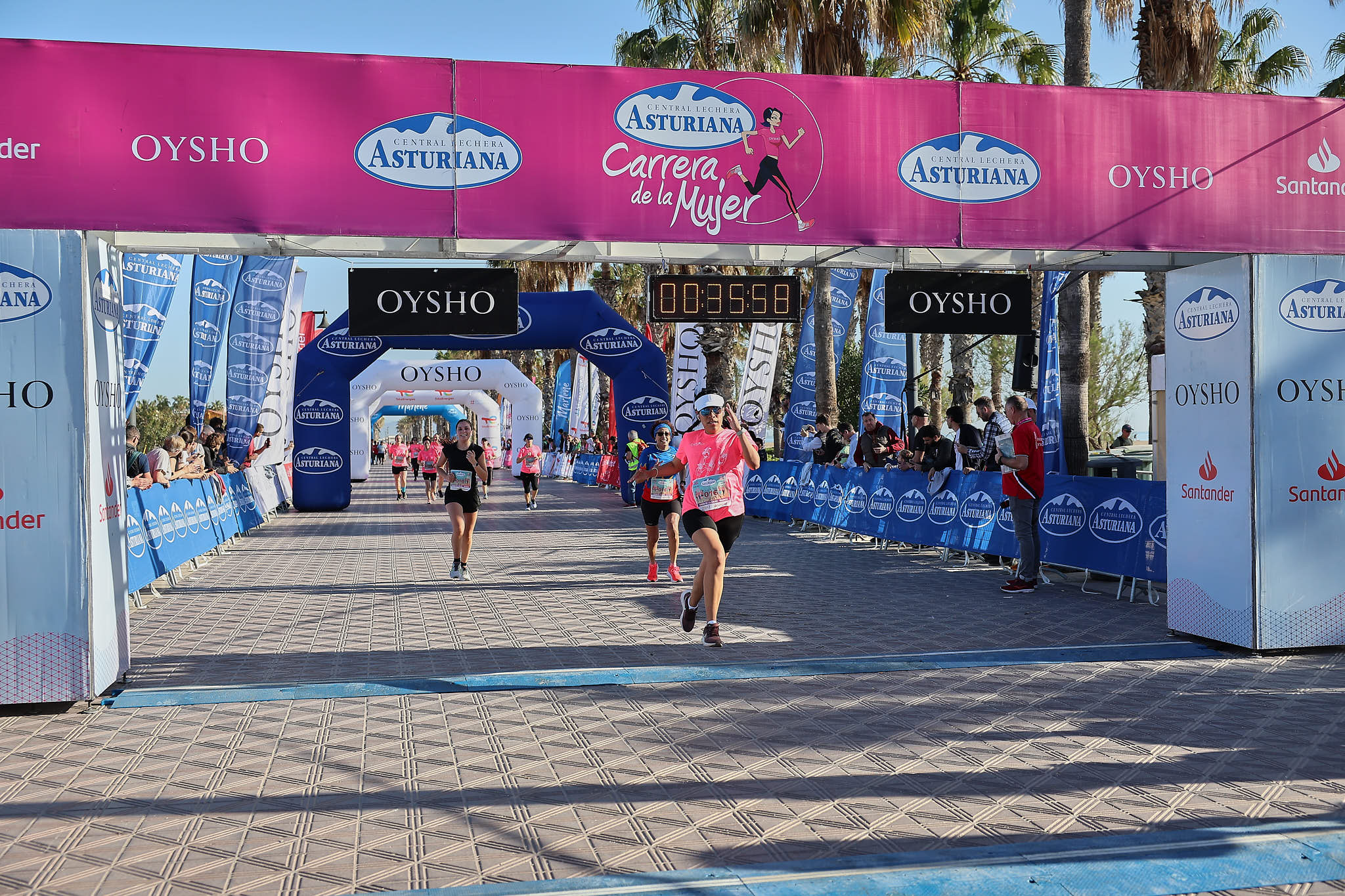 Las mejores fotos de la Carrera de la Mujer Central Lechera Asturiana de Valencia 2024. 0414