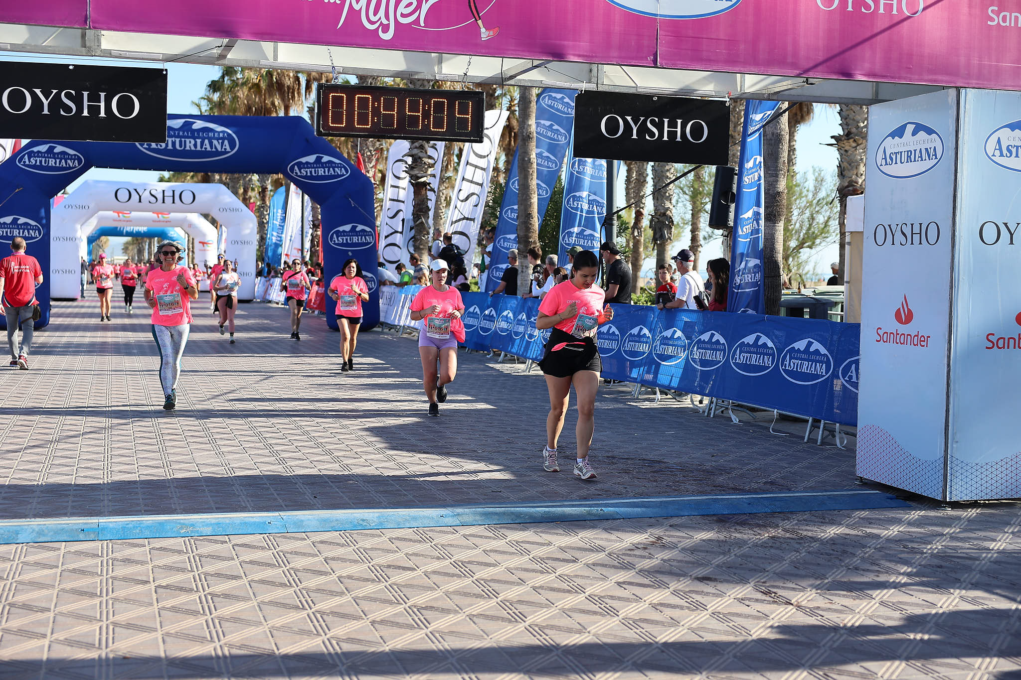 Las mejores fotos de la Carrera de la Mujer Central Lechera Asturiana de Valencia 2024. 0710