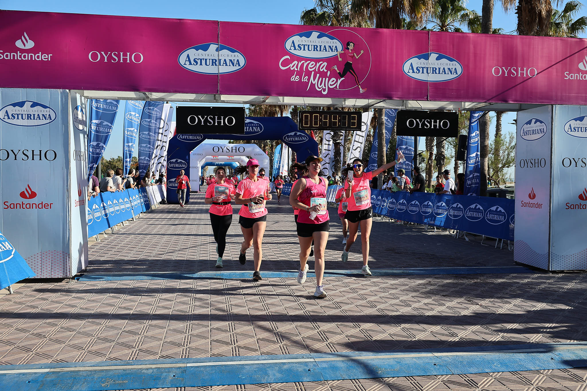 Las mejores fotos de la Carrera de la Mujer Central Lechera Asturiana de Valencia 2024. 0713